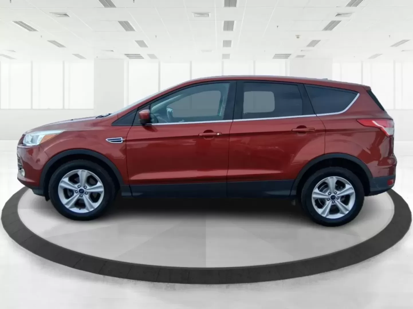 2016 Ford Escape SE (1FMCU0G71GU) with an 2.5L L4 DOHC 16V engine, 6-Speed Automatic transmission, located at 401 Woodman Dr, Riverside, OH, 45431, (937) 908-9800, 39.760899, -84.123421 - Need an SUV that can handle school drop-offs, I675 commutes, and spontaneous weekend getaways to Carillon Historical Park or a day at the National Museum of the U.S. Air Force? This 2016 Ford Escape SE in eye-catching Sunset is built for real-life schedules-easy to park, comfortable for longer drive - Photo#4