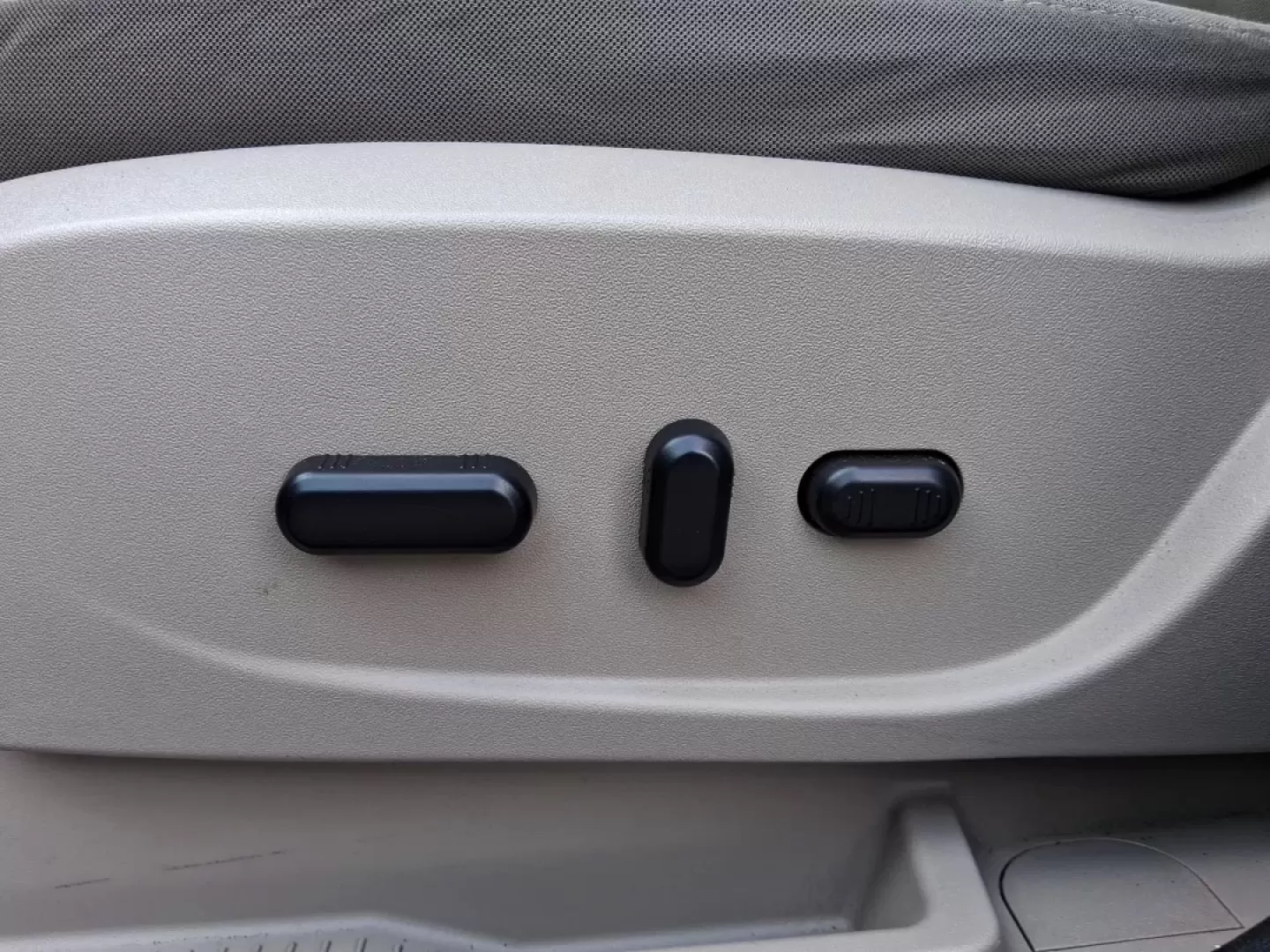 2016 Ford Escape SE (1FMCU0G71GU) with an 2.5L L4 DOHC 16V engine, 6-Speed Automatic transmission, located at 401 Woodman Dr, Riverside, OH, 45431, (937) 908-9800, 39.760899, -84.123421 - Need an SUV that can handle school drop-offs, I675 commutes, and spontaneous weekend getaways to Carillon Historical Park or a day at the National Museum of the U.S. Air Force? This 2016 Ford Escape SE in eye-catching Sunset is built for real-life schedules-easy to park, comfortable for longer drive - Photo#17