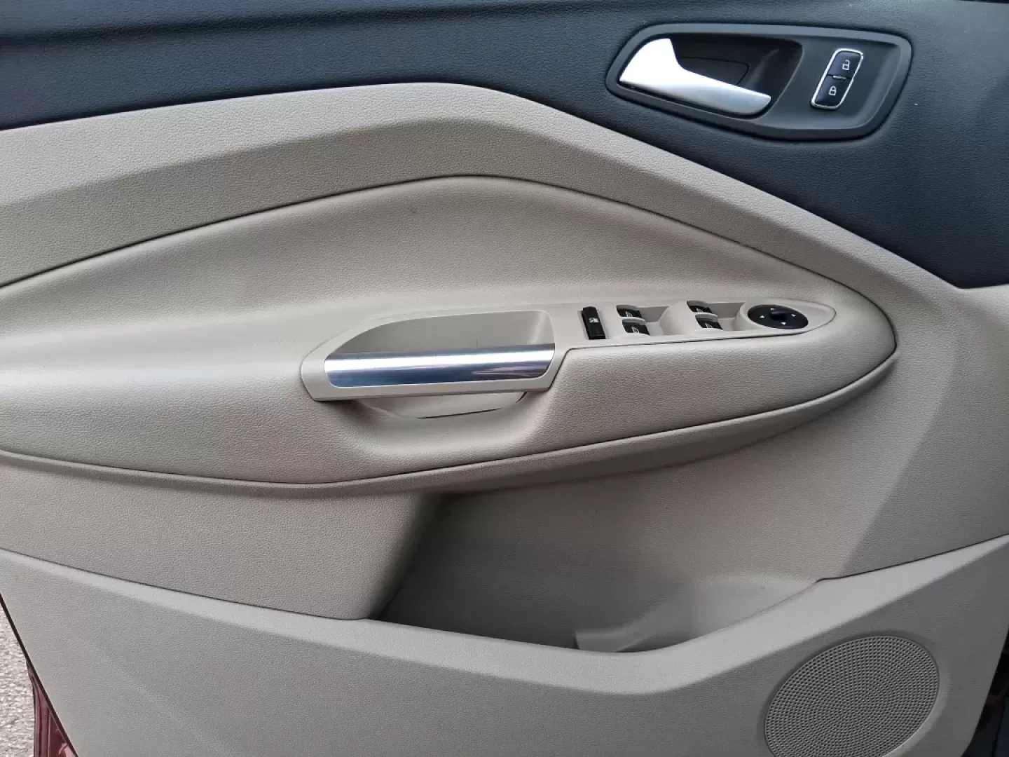 2016 Ford Escape SE (1FMCU0G71GU) with an 2.5L L4 DOHC 16V engine, 6-Speed Automatic transmission, located at 401 Woodman Dr, Riverside, OH, 45431, (937) 908-9800, 39.760899, -84.123421 - Need an SUV that can handle school drop-offs, I675 commutes, and spontaneous weekend getaways to Carillon Historical Park or a day at the National Museum of the U.S. Air Force? This 2016 Ford Escape SE in eye-catching Sunset is built for real-life schedules-easy to park, comfortable for longer drive - Photo#18