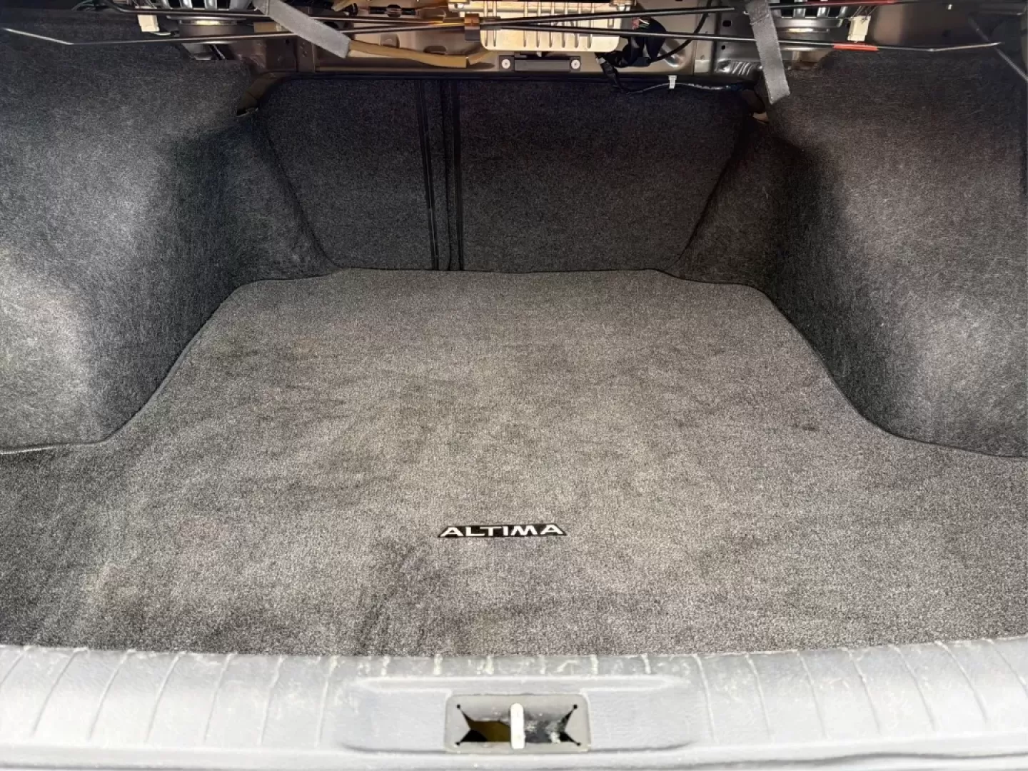 2015 Nissan Altima 2.5 SL (1N4AL3AP4FC) with an 2.5L I-4 DOHC engine, Continuously Variable Transmission transmission, located at 401 Woodman Dr, Riverside, OH, 45431, (937) 908-9800, 39.760899, -84.123421 - Picture your next week going smoother: a comfortable sedan for the daily drive down I-675, an easy run to The Greene for errands, and a relaxed weekend cruise along the river near Eastwood MetroPark-all without stretching your budget. This 2015 Nissan Altima 2.5 SL in Storm is a smart fit for commut - Photo#12