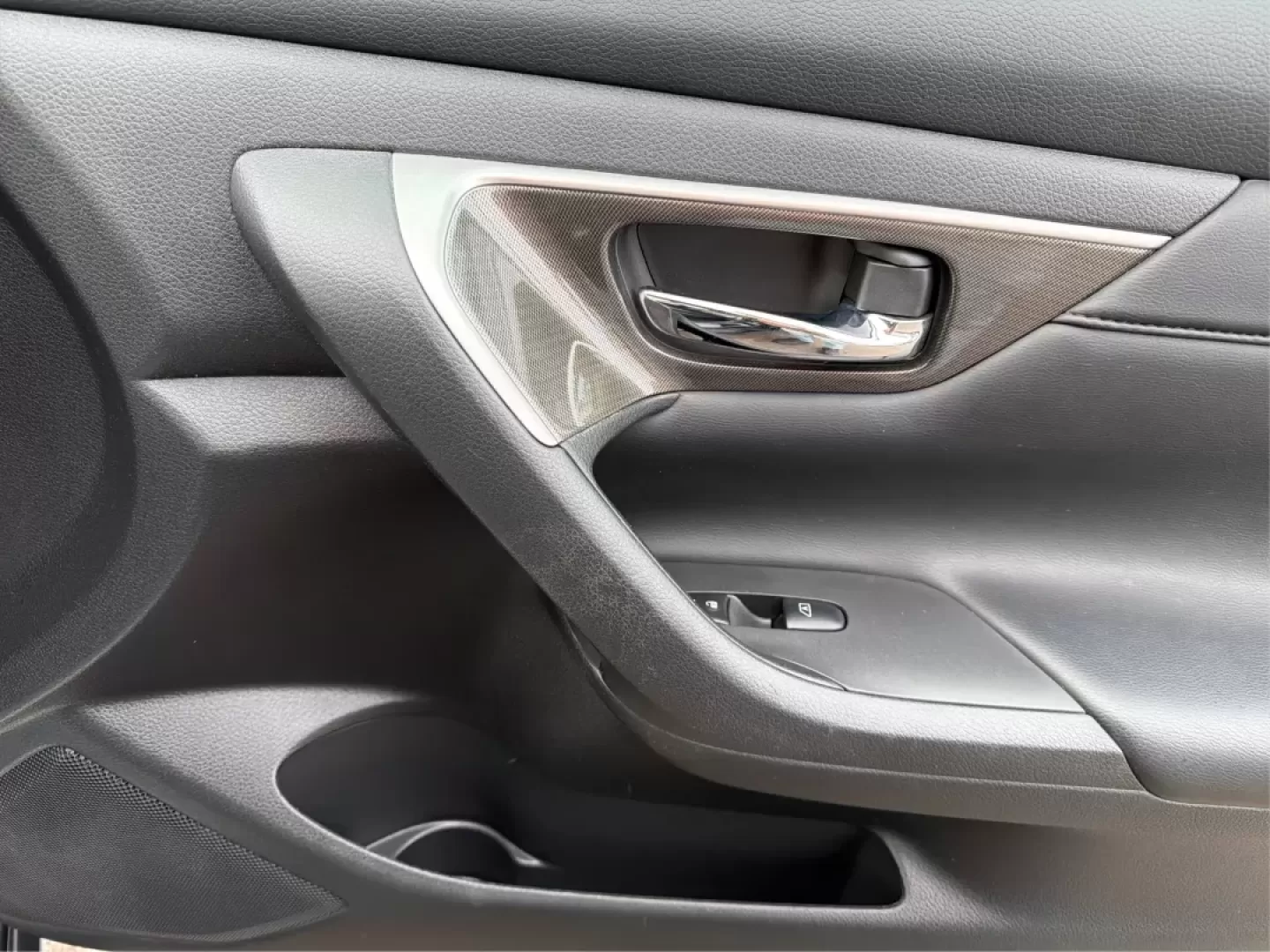 2015 Nissan Altima 2.5 SL (1N4AL3AP4FC) with an 2.5L I-4 DOHC engine, Continuously Variable Transmission transmission, located at 401 Woodman Dr, Riverside, OH, 45431, (937) 908-9800, 39.760899, -84.123421 - Picture your next week going smoother: a comfortable sedan for the daily drive down I-675, an easy run to The Greene for errands, and a relaxed weekend cruise along the river near Eastwood MetroPark-all without stretching your budget. This 2015 Nissan Altima 2.5 SL in Storm is a smart fit for commut - Photo#19