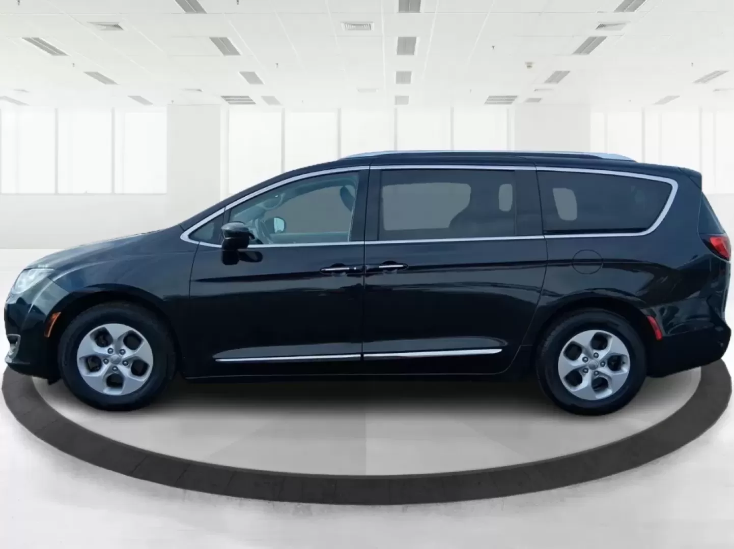 2017 Chrysler Pacifica Touring-L Plus (2C4RC1EG7HR) with an Pentastar 3.6L V-6 DOHC engine, 9A transmission, located at 1951 S Dayton Lakeview Rd., New Carlisle, OH, 45344, (937) 908-9800, 39.890999, -84.050255 - Load up the kids, the gear, and the playlist-this 2017 Chrysler Pacifica Touring-L Plus is built for real life in New Carlisle, from school drop-offs and long commutes to weekend trips out toward Buck Creek State Park. If you've been hunting for a comfortable, family-ready passenger van with premium - Photo#4