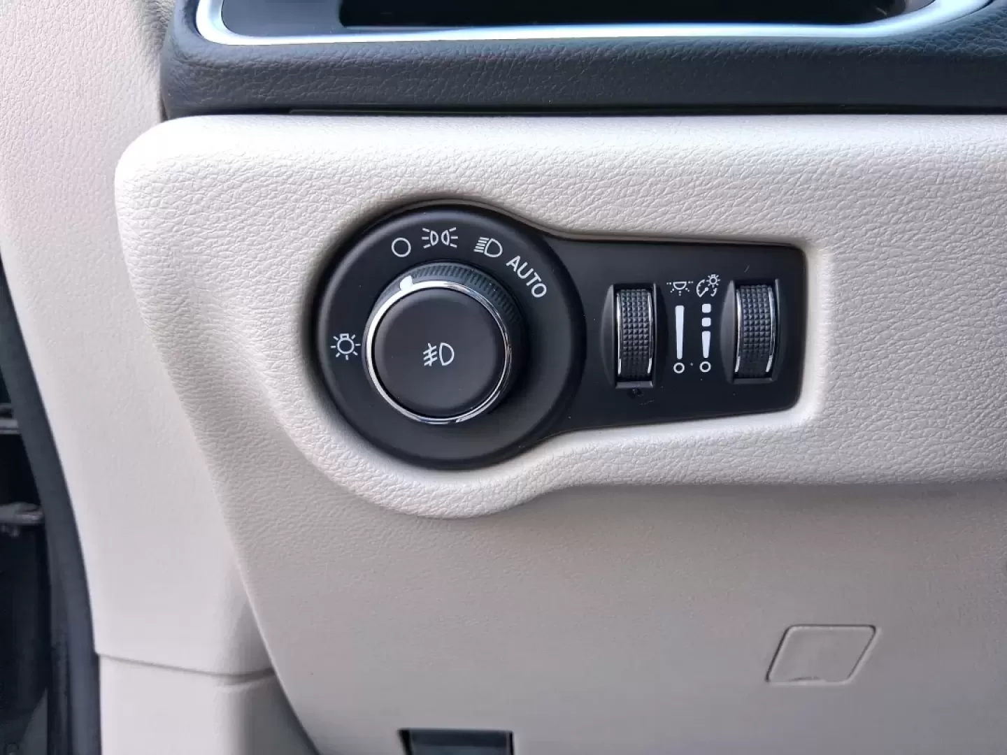 2017 Chrysler Pacifica Touring-L Plus (2C4RC1EG7HR) with an Pentastar 3.6L V-6 DOHC engine, 9A transmission, located at 1951 S Dayton Lakeview Rd., New Carlisle, OH, 45344, (937) 908-9800, 39.890999, -84.050255 - Load up the kids, the gear, and the playlist-this 2017 Chrysler Pacifica Touring-L Plus is built for real life in New Carlisle, from school drop-offs and long commutes to weekend trips out toward Buck Creek State Park. If you've been hunting for a comfortable, family-ready passenger van with premium - Photo#16