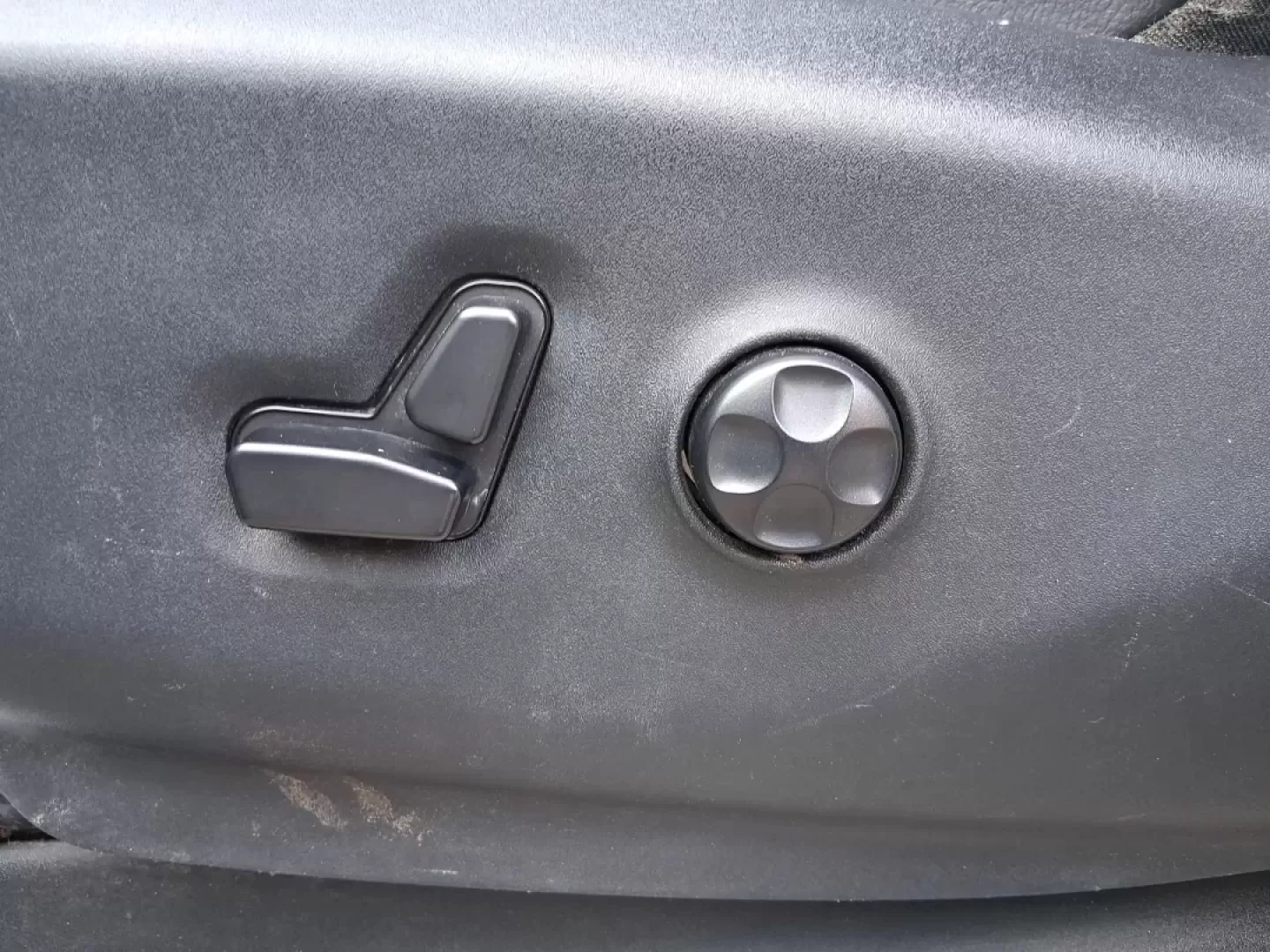 2017 Chrysler Pacifica Touring-L Plus (2C4RC1EG7HR) with an Pentastar 3.6L V-6 DOHC engine, 9A transmission, located at 1951 S Dayton Lakeview Rd., New Carlisle, OH, 45344, (937) 908-9800, 39.890999, -84.050255 - Load up the kids, the gear, and the playlist-this 2017 Chrysler Pacifica Touring-L Plus is built for real life in New Carlisle, from school drop-offs and long commutes to weekend trips out toward Buck Creek State Park. If you've been hunting for a comfortable, family-ready passenger van with premium - Photo#17