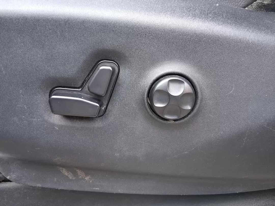 2017 Chrysler Pacifica Touring-L Plus (2C4RC1EG7HR) with an Pentastar 3.6L V-6 DOHC engine, 9A transmission, located at 1951 S Dayton Lakeview Rd., New Carlisle, OH, 45344, (937) 908-9800, 39.890999, -84.050255 - Load up the kids, the gear, and the playlist-this 2017 Chrysler Pacifica Touring-L Plus is built for real life in New Carlisle, from school drop-offs and long commutes to weekend trips out toward Buck Creek State Park. If you've been hunting for a comfortable, family-ready passenger van with premium - Photo#17