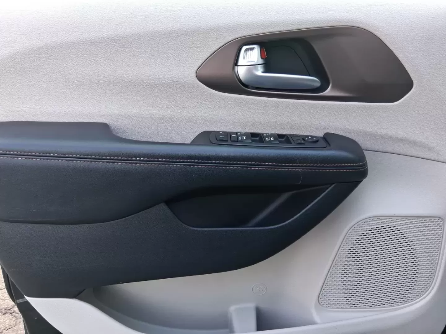 2017 Chrysler Pacifica Touring-L Plus (2C4RC1EG7HR) with an Pentastar 3.6L V-6 DOHC engine, 9A transmission, located at 1951 S Dayton Lakeview Rd., New Carlisle, OH, 45344, (937) 908-9800, 39.890999, -84.050255 - Load up the kids, the gear, and the playlist-this 2017 Chrysler Pacifica Touring-L Plus is built for real life in New Carlisle, from school drop-offs and long commutes to weekend trips out toward Buck Creek State Park. If you've been hunting for a comfortable, family-ready passenger van with premium - Photo#18