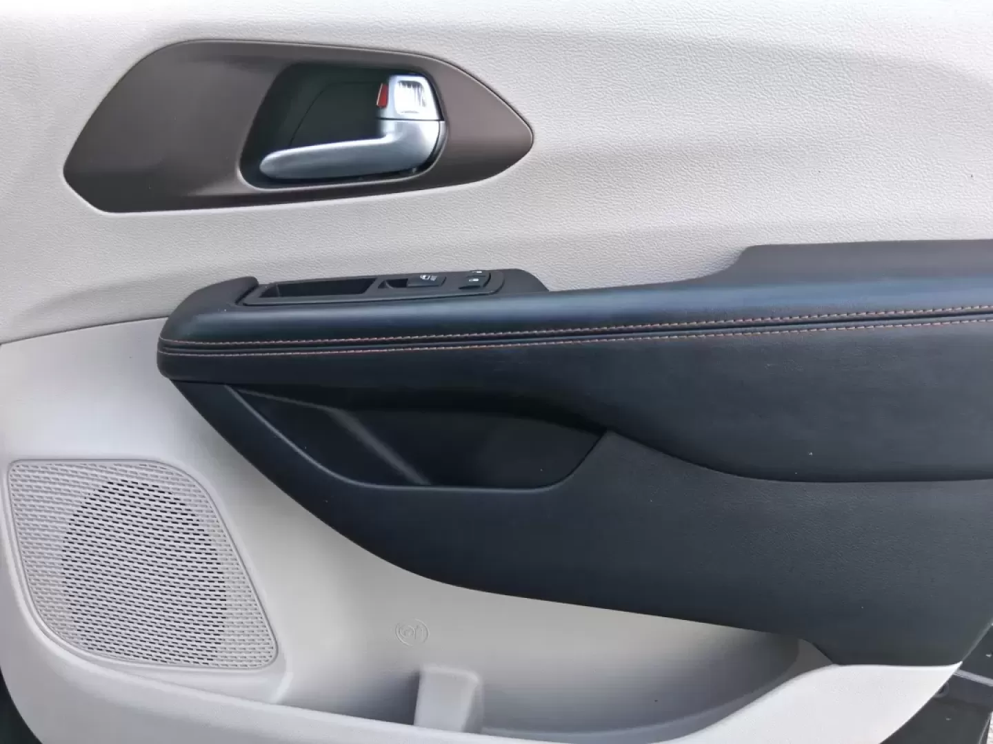 2017 Chrysler Pacifica Touring-L Plus (2C4RC1EG7HR) with an Pentastar 3.6L V-6 DOHC engine, 9A transmission, located at 1951 S Dayton Lakeview Rd., New Carlisle, OH, 45344, (937) 908-9800, 39.890999, -84.050255 - Load up the kids, the gear, and the playlist-this 2017 Chrysler Pacifica Touring-L Plus is built for real life in New Carlisle, from school drop-offs and long commutes to weekend trips out toward Buck Creek State Park. If you've been hunting for a comfortable, family-ready passenger van with premium - Photo#19