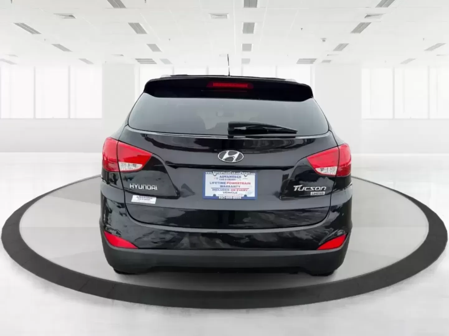 2012 Hyundai Tucson Limited (KM8JU3AC5CU) with an Theta II 2.4L I-4 DOHC engine, 6-Speed Automatic transmission, located at 880 E. National Road, Vandalia, OH, 45377, (937) 908-9800, 39.891918, -84.183594 - Need a dependable SUV that fits real life-school drop-offs, I-75 commuting, and weekend getaways to Taylorsville MetroPark-without the stress of traditional bank rules? This 2012 Hyundai Tucson Limited in Ash Black is a smart, comfortable choice for Vandalia drivers who want a practical daily vehicl - Photo#3