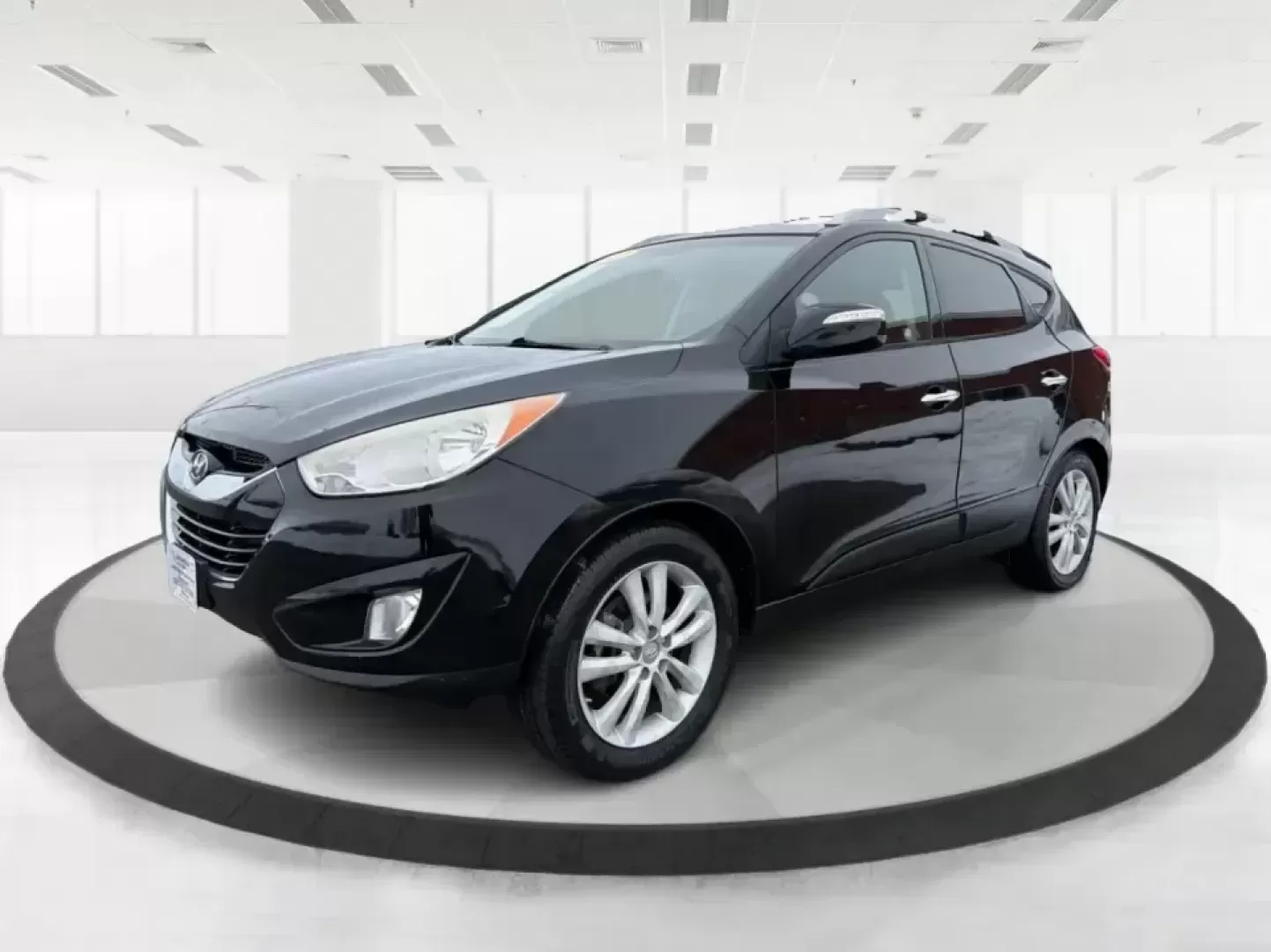 2012 Hyundai Tucson Limited (KM8JU3AC5CU) with an Theta II 2.4L I-4 DOHC engine, 6-Speed Automatic transmission, located at 880 E. National Road, Vandalia, OH, 45377, (937) 908-9800, 39.891918, -84.183594 - Need a dependable SUV that fits real life-school drop-offs, I-75 commuting, and weekend getaways to Taylorsville MetroPark-without the stress of traditional bank rules? This 2012 Hyundai Tucson Limited in Ash Black is a smart, comfortable choice for Vandalia drivers who want a practical daily vehicl - Photo#8