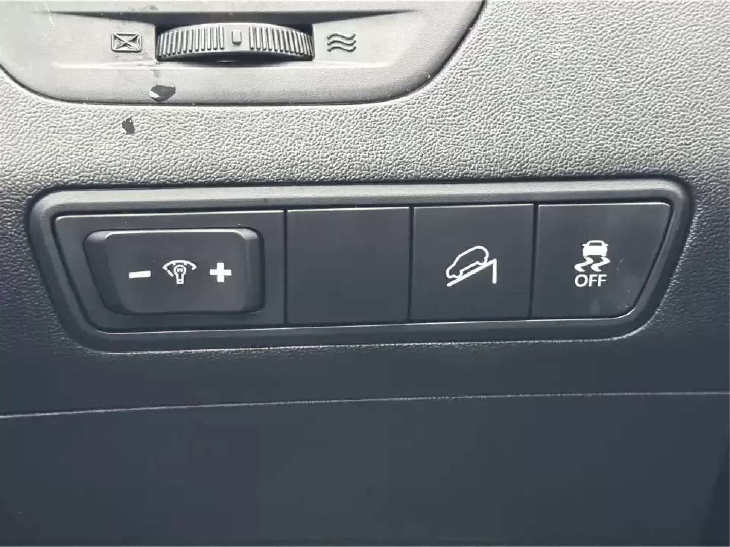 2012 Hyundai Tucson Limited (KM8JU3AC5CU) with an Theta II 2.4L I-4 DOHC engine, 6-Speed Automatic transmission, located at 880 E. National Road, Vandalia, OH, 45377, (937) 908-9800, 39.891918, -84.183594 - Need a dependable SUV that fits real life-school drop-offs, I-75 commuting, and weekend getaways to Taylorsville MetroPark-without the stress of traditional bank rules? This 2012 Hyundai Tucson Limited in Ash Black is a smart, comfortable choice for Vandalia drivers who want a practical daily vehicl - Photo#17