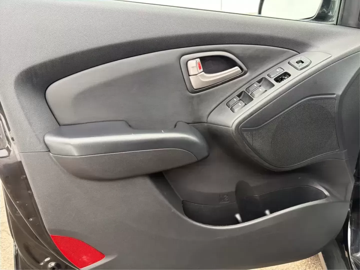 2012 Hyundai Tucson Limited (KM8JU3AC5CU) with an Theta II 2.4L I-4 DOHC engine, 6-Speed Automatic transmission, located at 880 E. National Road, Vandalia, OH, 45377, (937) 908-9800, 39.891918, -84.183594 - Need a dependable SUV that fits real life-school drop-offs, I-75 commuting, and weekend getaways to Taylorsville MetroPark-without the stress of traditional bank rules? This 2012 Hyundai Tucson Limited in Ash Black is a smart, comfortable choice for Vandalia drivers who want a practical daily vehicl - Photo#19