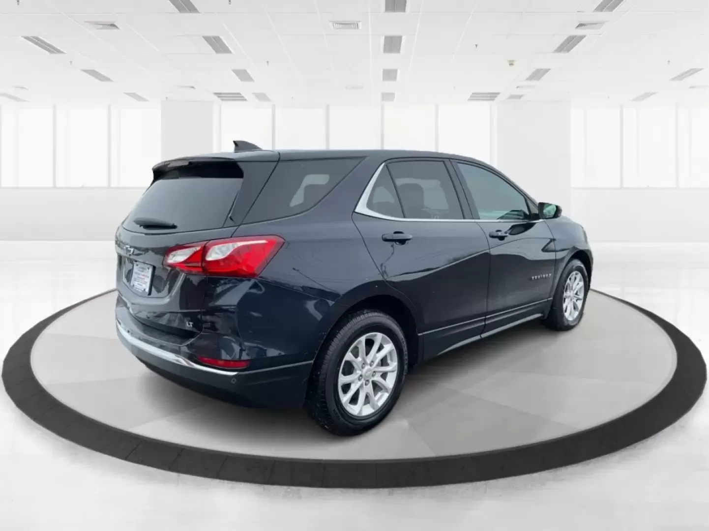 2020 Chevrolet Equinox FWD LT 1.5L Turbo (3GNAXKEV3LS) with an 1.5L I-4 gasoline direct injection engine, 6A transmission, located at 880 E. National Road, Vandalia, OH, 45377, (937) 908-9800, 39.891918, -84.183594 - Picture your next week: a smooth I75 commute, school drop-offs with room for backpacks and groceries, and an easy weekend escape to the National Museum of the U.S. Air Force-without driving something bulky or hard on fuel. This 2020 Chevrolet Equinox LT is the kind of practical, comfortable SUV that - Photo#2