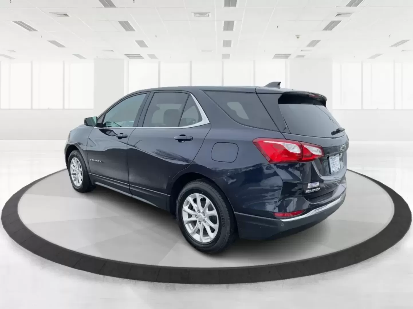 2020 Chevrolet Equinox FWD LT 1.5L Turbo (3GNAXKEV3LS) with an 1.5L I-4 gasoline direct injection engine, 6A transmission, located at 880 E. National Road, Vandalia, OH, 45377, (937) 908-9800, 39.891918, -84.183594 - Picture your next week: a smooth I75 commute, school drop-offs with room for backpacks and groceries, and an easy weekend escape to the National Museum of the U.S. Air Force-without driving something bulky or hard on fuel. This 2020 Chevrolet Equinox LT is the kind of practical, comfortable SUV that - Photo#4