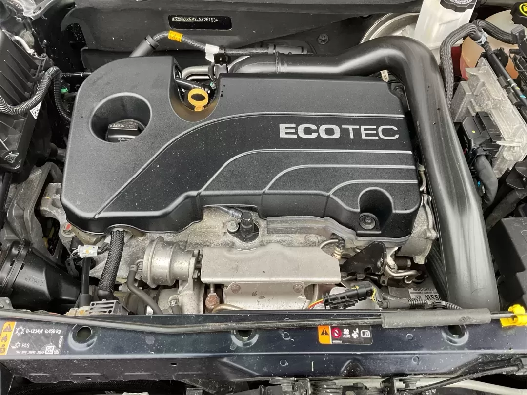 2020 Chevrolet Equinox FWD LT 1.5L Turbo (3GNAXKEV3LS) with an 1.5L I-4 gasoline direct injection engine, 6A transmission, located at 880 E. National Road, Vandalia, OH, 45377, (937) 908-9800, 39.891918, -84.183594 - Picture your next week: a smooth I75 commute, school drop-offs with room for backpacks and groceries, and an easy weekend escape to the National Museum of the U.S. Air Force-without driving something bulky or hard on fuel. This 2020 Chevrolet Equinox LT is the kind of practical, comfortable SUV that - Photo#11