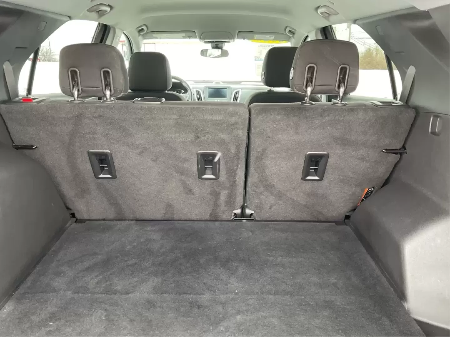 2020 Chevrolet Equinox FWD LT 1.5L Turbo (3GNAXKEV3LS) with an 1.5L I-4 gasoline direct injection engine, 6A transmission, located at 880 E. National Road, Vandalia, OH, 45377, (937) 908-9800, 39.891918, -84.183594 - Picture your next week: a smooth I75 commute, school drop-offs with room for backpacks and groceries, and an easy weekend escape to the National Museum of the U.S. Air Force-without driving something bulky or hard on fuel. This 2020 Chevrolet Equinox LT is the kind of practical, comfortable SUV that - Photo#12