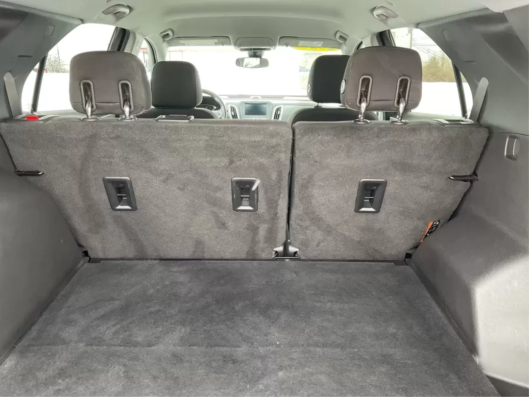 2020 Chevrolet Equinox FWD LT 1.5L Turbo (3GNAXKEV3LS) with an 1.5L I-4 gasoline direct injection engine, 6A transmission, located at 880 E. National Road, Vandalia, OH, 45377, (937) 908-9800, 39.891918, -84.183594 - Picture your next week: a smooth I75 commute, school drop-offs with room for backpacks and groceries, and an easy weekend escape to the National Museum of the U.S. Air Force-without driving something bulky or hard on fuel. This 2020 Chevrolet Equinox LT is the kind of practical, comfortable SUV that - Photo#12