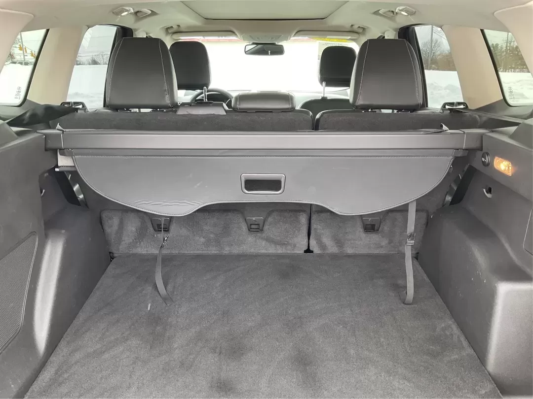 2018 Ford Escape Titanium (1FMCU9J97JU) with an EcoBoost 2L I-4 gasoline direct injection engine, located at 1099 N County Rd 25A , Troy, OH, 45373, (937) 908-9800, 40.057079, -84.212883 - 2018 Ford Escape Titanium - Photo#12