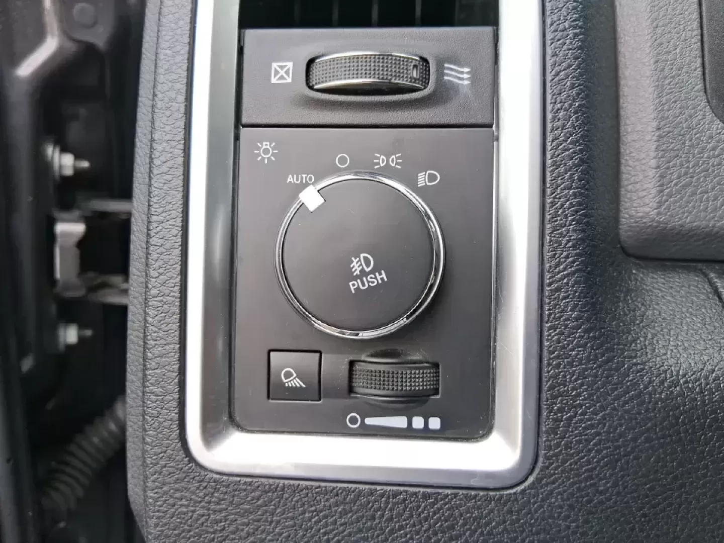 2016 Ram 1500 Big Horn (3C6RR7LT8GG) with an 5.7L V8 OHV 16V engine, 6A transmission, located at 1230 East Main St, Xenia, OH, 45385, (937) 908-9800, 39.688026, -83.910172 - Picture your next Saturday: you've got the boat hitched up, the cooler packed, and the whole crew riding comfortably to Caesar Creek-then Monday morning it's back to the commute with confidence in any Ohio weather. This 2016 Ram 1500 Big Horn Crew Cab 4WD is built for real life in Moraine: hauling, - Photo#16