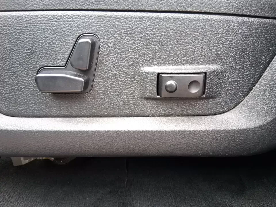 2016 Ram 1500 Big Horn (3C6RR7LT8GG) with an 5.7L V8 OHV 16V engine, 6A transmission, located at 1230 East Main St, Xenia, OH, 45385, (937) 908-9800, 39.688026, -83.910172 - Picture your next Saturday: you've got the boat hitched up, the cooler packed, and the whole crew riding comfortably to Caesar Creek-then Monday morning it's back to the commute with confidence in any Ohio weather. This 2016 Ram 1500 Big Horn Crew Cab 4WD is built for real life in Moraine: hauling, - Photo#17