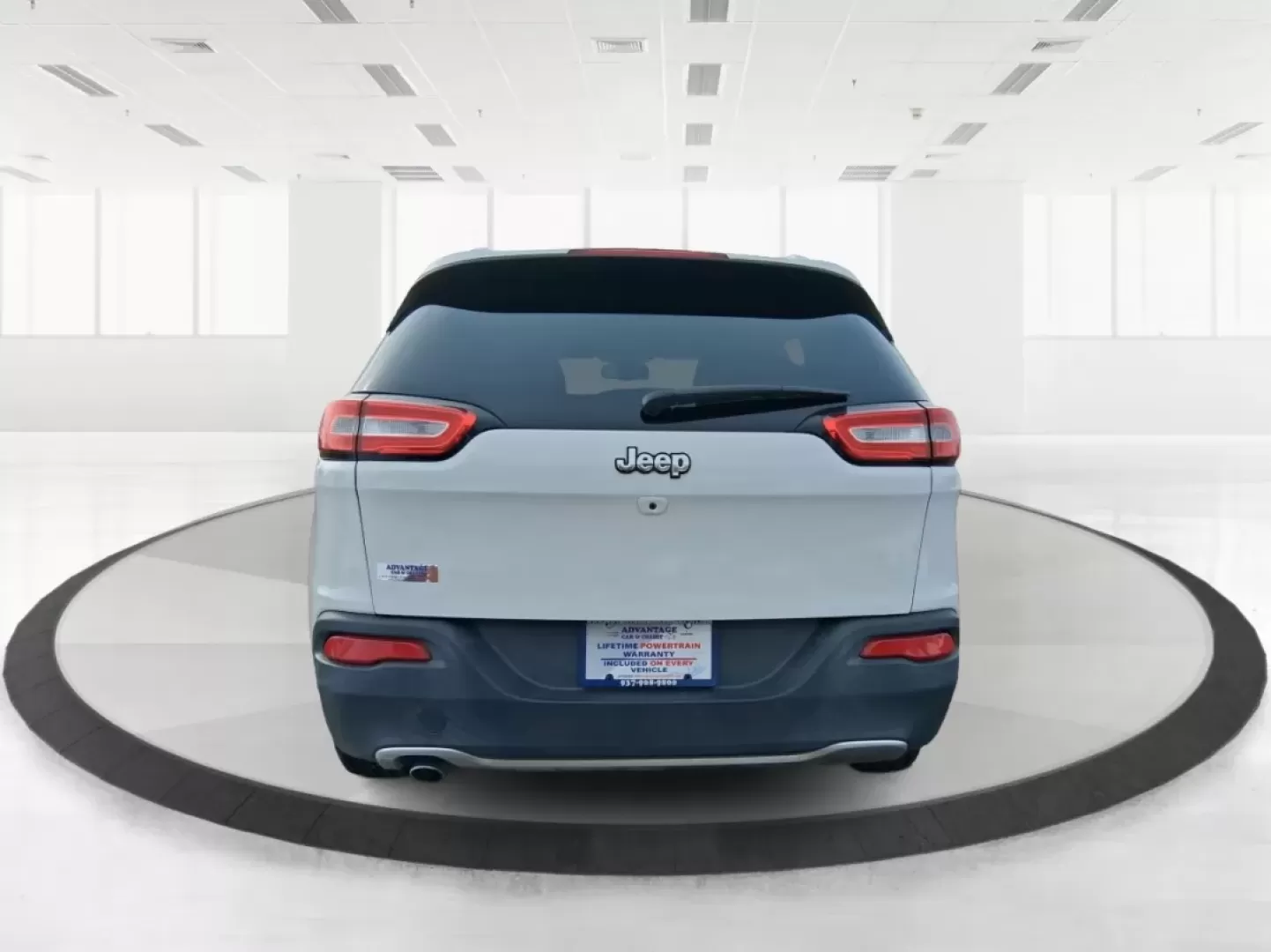 2014 Jeep Cherokee Limited (1C4PJLDB5EW) with an 2.4L L4 DOHC 16V engine, 9-Speed Automatic transmission, located at 401 Woodman Dr, Riverside, OH, 45431, (937) 908-9800, 39.760899, -84.123421 - Picture your next Ohio weekend: loading up the cooler, pointing the hood toward Eastwood MetroPark, and cruising I-675 or US35 with room for friends, gear, and comfort. This 2014 Jeep Cherokee Limited is the kind of crossover that fits real life in Riverside-school runs, long commutes to Wright-Patt - Photo#3