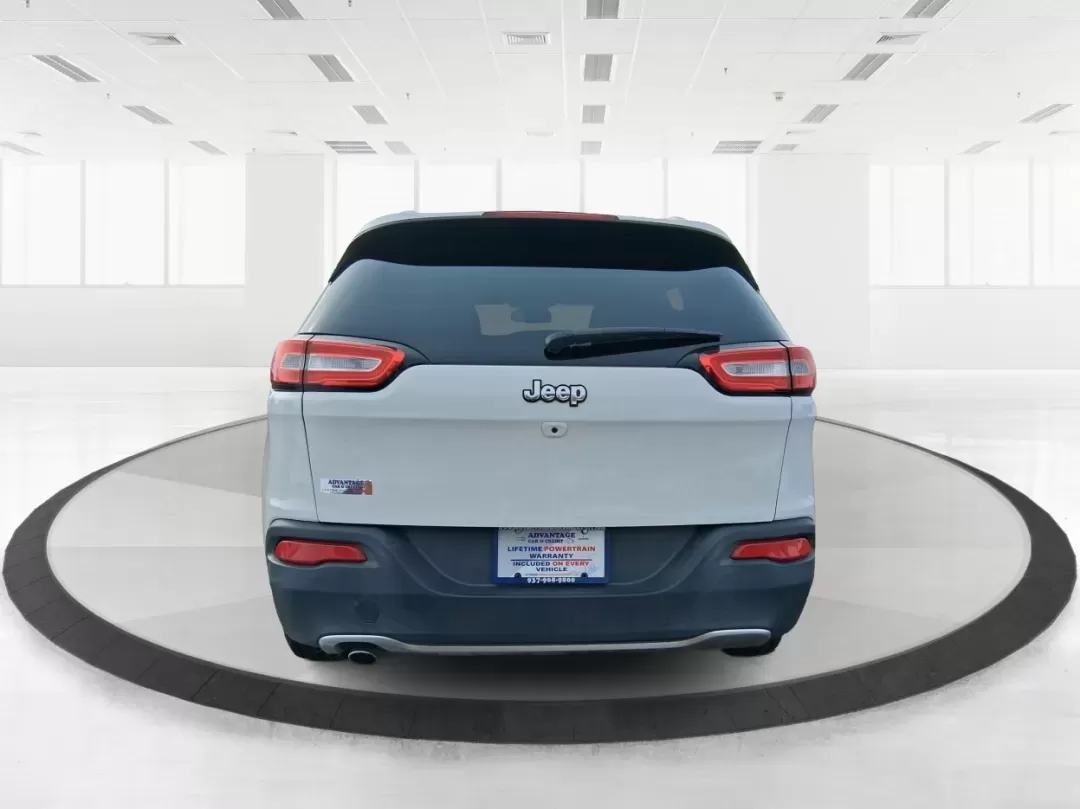 2014 Jeep Cherokee Limited (1C4PJLDB5EW) with an 2.4L L4 DOHC 16V engine, 9-Speed Automatic transmission, located at 401 Woodman Dr, Riverside, OH, 45431, (937) 908-9800, 39.760899, -84.123421 - Picture your next Ohio weekend: loading up the cooler, pointing the hood toward Eastwood MetroPark, and cruising I-675 or US35 with room for friends, gear, and comfort. This 2014 Jeep Cherokee Limited is the kind of crossover that fits real life in Riverside-school runs, long commutes to Wright-Patt - Photo#3