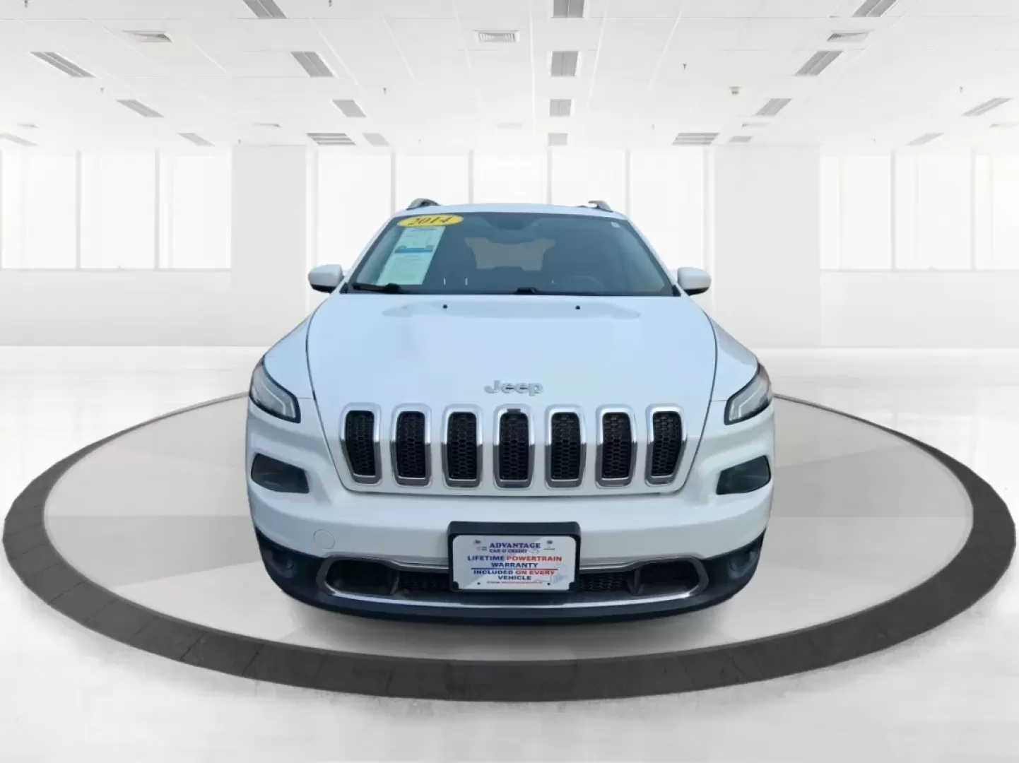 2014 Jeep Cherokee Limited (1C4PJLDB5EW) with an 2.4L L4 DOHC 16V engine, 9-Speed Automatic transmission, located at 401 Woodman Dr, Riverside, OH, 45431, (937) 908-9800, 39.760899, -84.123421 - Picture your next Ohio weekend: loading up the cooler, pointing the hood toward Eastwood MetroPark, and cruising I-675 or US35 with room for friends, gear, and comfort. This 2014 Jeep Cherokee Limited is the kind of crossover that fits real life in Riverside-school runs, long commutes to Wright-Patt - Photo#7