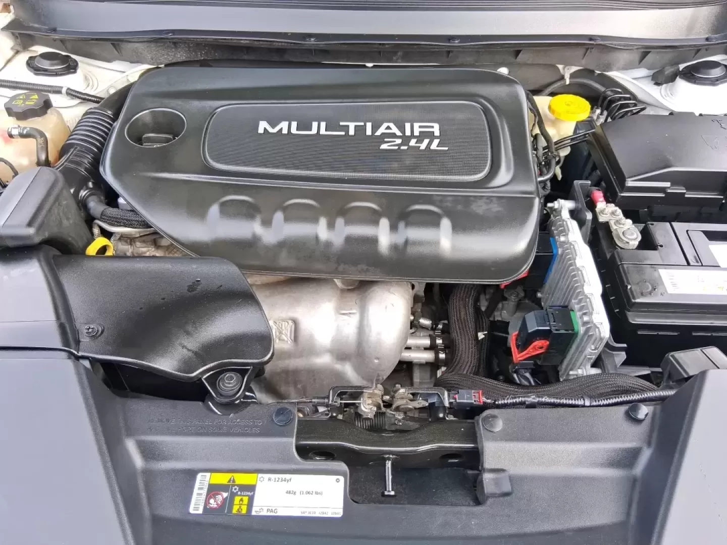 2014 Jeep Cherokee Limited (1C4PJLDB5EW) with an 2.4L L4 DOHC 16V engine, 9-Speed Automatic transmission, located at 401 Woodman Dr, Riverside, OH, 45431, (937) 908-9800, 39.760899, -84.123421 - Picture your next Ohio weekend: loading up the cooler, pointing the hood toward Eastwood MetroPark, and cruising I-675 or US35 with room for friends, gear, and comfort. This 2014 Jeep Cherokee Limited is the kind of crossover that fits real life in Riverside-school runs, long commutes to Wright-Patt - Photo#11