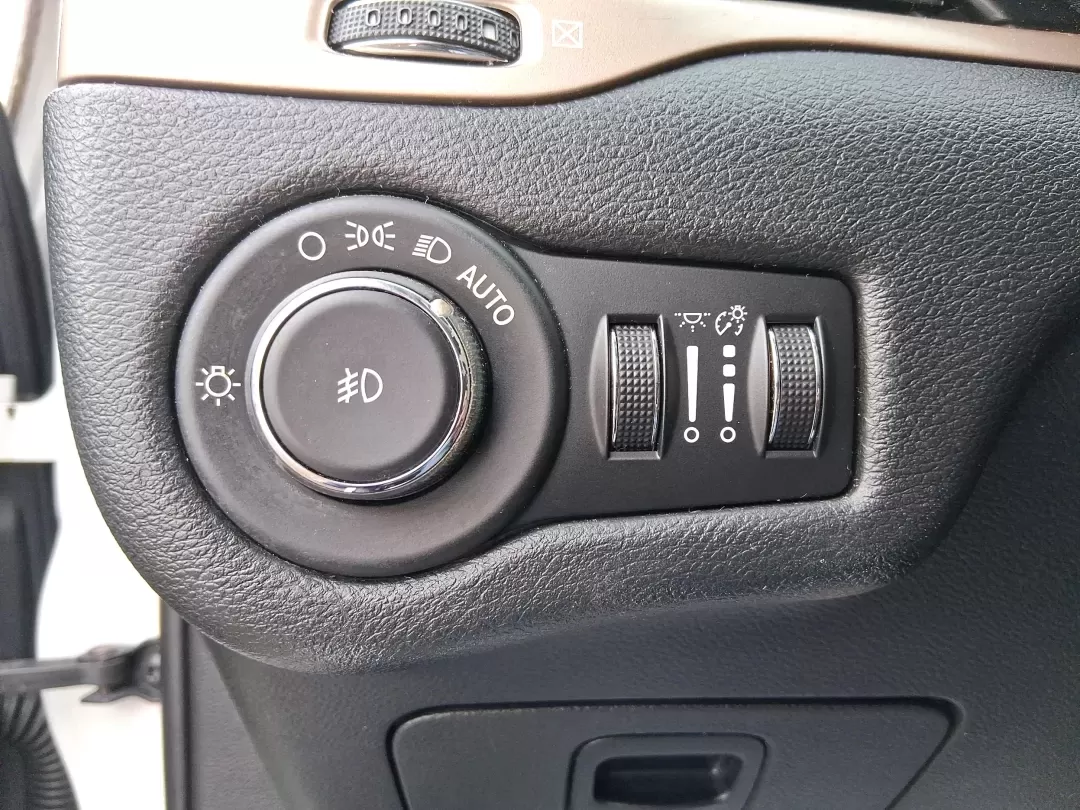 2014 Jeep Cherokee Limited (1C4PJLDB5EW) with an 2.4L L4 DOHC 16V engine, 9-Speed Automatic transmission, located at 401 Woodman Dr, Riverside, OH, 45431, (937) 908-9800, 39.760899, -84.123421 - Picture your next Ohio weekend: loading up the cooler, pointing the hood toward Eastwood MetroPark, and cruising I-675 or US35 with room for friends, gear, and comfort. This 2014 Jeep Cherokee Limited is the kind of crossover that fits real life in Riverside-school runs, long commutes to Wright-Patt - Photo#17