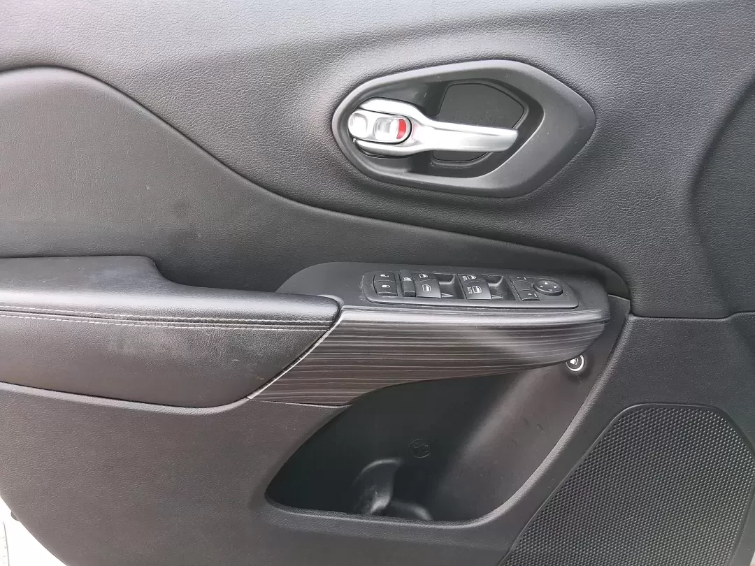 2014 Jeep Cherokee Limited (1C4PJLDB5EW) with an 2.4L L4 DOHC 16V engine, 9-Speed Automatic transmission, located at 401 Woodman Dr, Riverside, OH, 45431, (937) 908-9800, 39.760899, -84.123421 - Picture your next Ohio weekend: loading up the cooler, pointing the hood toward Eastwood MetroPark, and cruising I-675 or US35 with room for friends, gear, and comfort. This 2014 Jeep Cherokee Limited is the kind of crossover that fits real life in Riverside-school runs, long commutes to Wright-Patt - Photo#19