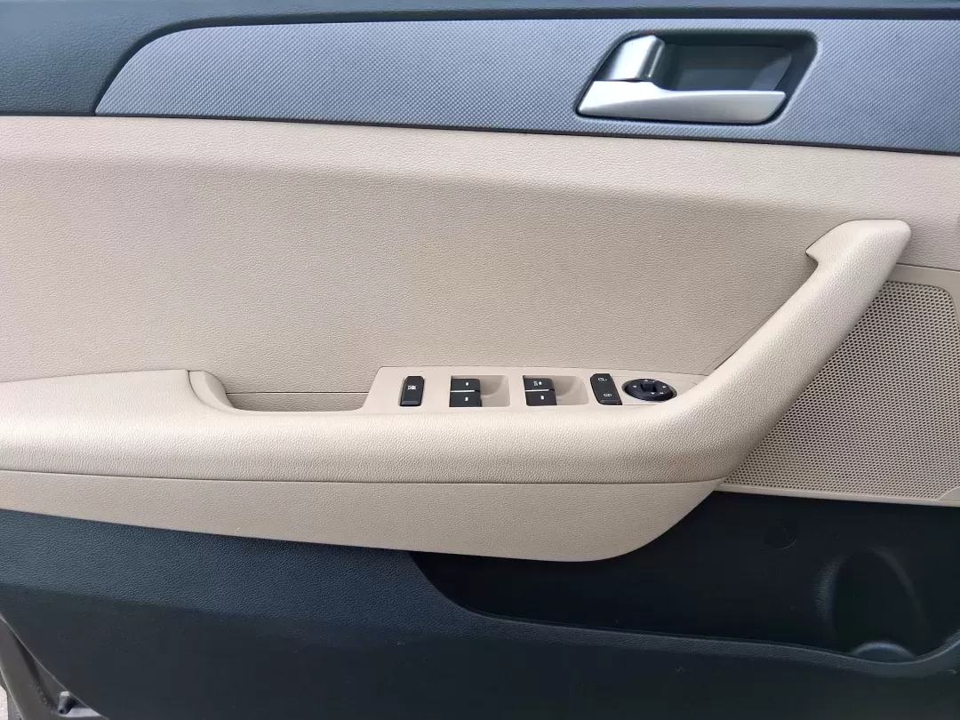 2016 Hyundai Sonata SE (5NPE24AF9GH) with an 2.4L I-4 gasoline direct injection engine, 7A transmission, located at 880 E. National Road, Vandalia, OH, 45377, (937) 908-9800, 39.891918, -84.183594 - Need a dependable daily driver that can handle the school run, the I-75 commute, and the occasional weekend getaway without draining your budget? This 2016 Hyundai Sonata SE in rich Dark Truffle is the kind of comfortable, efficient sedan that fits real life in Vandalia-easy to park, smooth on longe - Photo#17