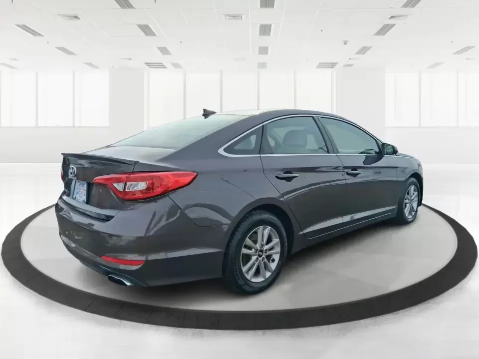 2016 Hyundai Sonata SE (5NPE24AF9GH) with an 2.4L I-4 gasoline direct injection engine, 7A transmission, located at 401 Woodman Dr, Riverside, OH, 45431, (937) 908-9800, 39.760899, -84.123421 - Need a dependable daily driver that can handle the school run, the I-75 commute, and the occasional weekend getaway without draining your budget? This 2016 Hyundai Sonata SE in rich Dark Truffle is the kind of comfortable, efficient sedan that fits real life in Vandalia-easy to park, smooth on longe - Photo#2
