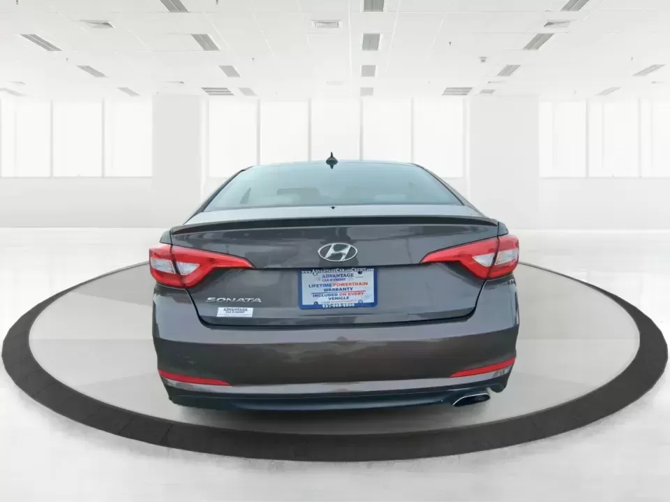 2016 Hyundai Sonata SE (5NPE24AF9GH) with an 2.4L I-4 gasoline direct injection engine, 7A transmission, located at 401 Woodman Dr, Riverside, OH, 45431, (937) 908-9800, 39.760899, -84.123421 - Need a dependable daily driver that can handle the school run, the I-75 commute, and the occasional weekend getaway without draining your budget? This 2016 Hyundai Sonata SE in rich Dark Truffle is the kind of comfortable, efficient sedan that fits real life in Vandalia-easy to park, smooth on longe - Photo#3