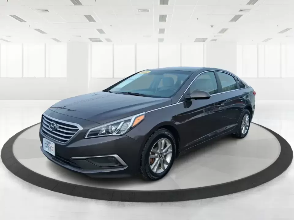 2016 Hyundai Sonata SE (5NPE24AF9GH) with an 2.4L I-4 gasoline direct injection engine, 7A transmission, located at 8750 N County Rd 25A, Piqua, OH, 45356, (937) 908-9800, 40.164391, -84.232513 - Need a dependable daily driver that can handle the school run, the I-75 commute, and the occasional weekend getaway without draining your budget? This 2016 Hyundai Sonata SE in rich Dark Truffle is the kind of comfortable, efficient sedan that fits real life in Vandalia-easy to park, smooth on longe - Photo#8