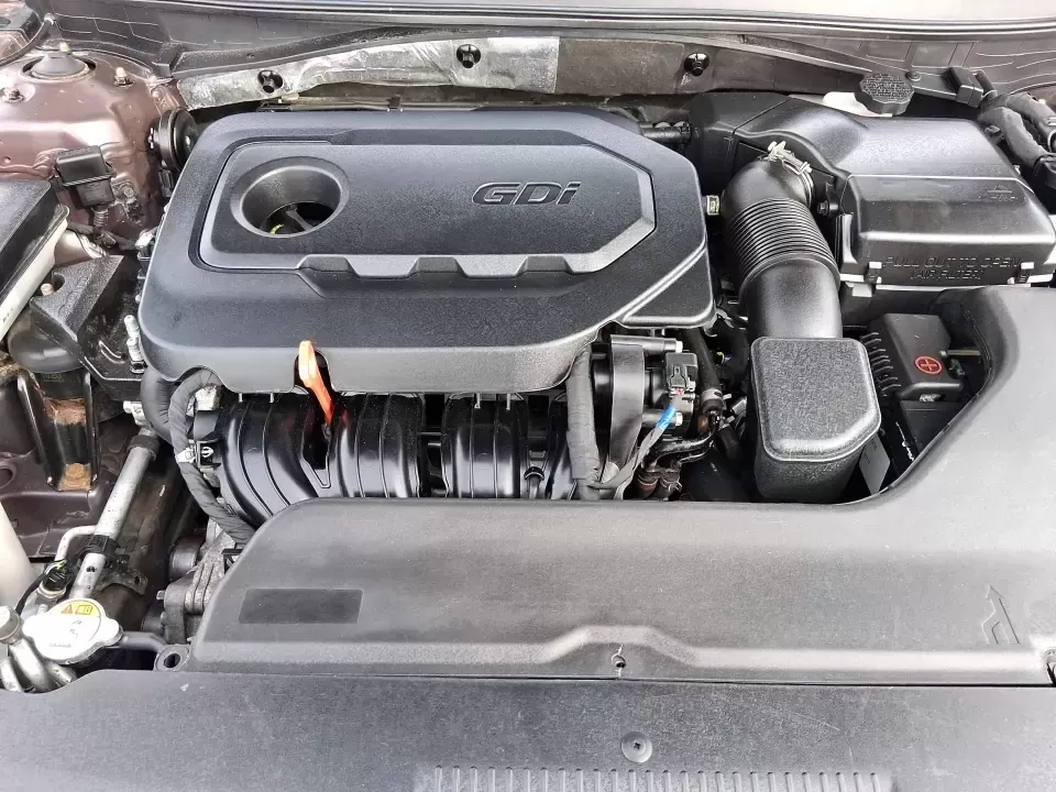 2016 Hyundai Sonata SE (5NPE24AF9GH) with an 2.4L I-4 gasoline direct injection engine, 7A transmission, located at 8750 N County Rd 25A, Piqua, OH, 45356, (937) 908-9800, 40.164391, -84.232513 - Need a dependable daily driver that can handle the school run, the I-75 commute, and the occasional weekend getaway without draining your budget? This 2016 Hyundai Sonata SE in rich Dark Truffle is the kind of comfortable, efficient sedan that fits real life in Vandalia-easy to park, smooth on longe - Photo#11