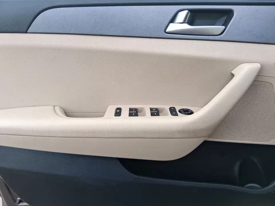 2016 Hyundai Sonata SE (5NPE24AF9GH) with an 2.4L I-4 gasoline direct injection engine, 7A transmission, located at 4508 South Dixie Dr, Moraine, OH, 45439, (937) 908-9800, 39.689976, -84.218452 - Need a dependable daily driver that can handle the school run, the I-75 commute, and the occasional weekend getaway without draining your budget? This 2016 Hyundai Sonata SE in rich Dark Truffle is the kind of comfortable, efficient sedan that fits real life in Vandalia-easy to park, smooth on longe - Photo#17