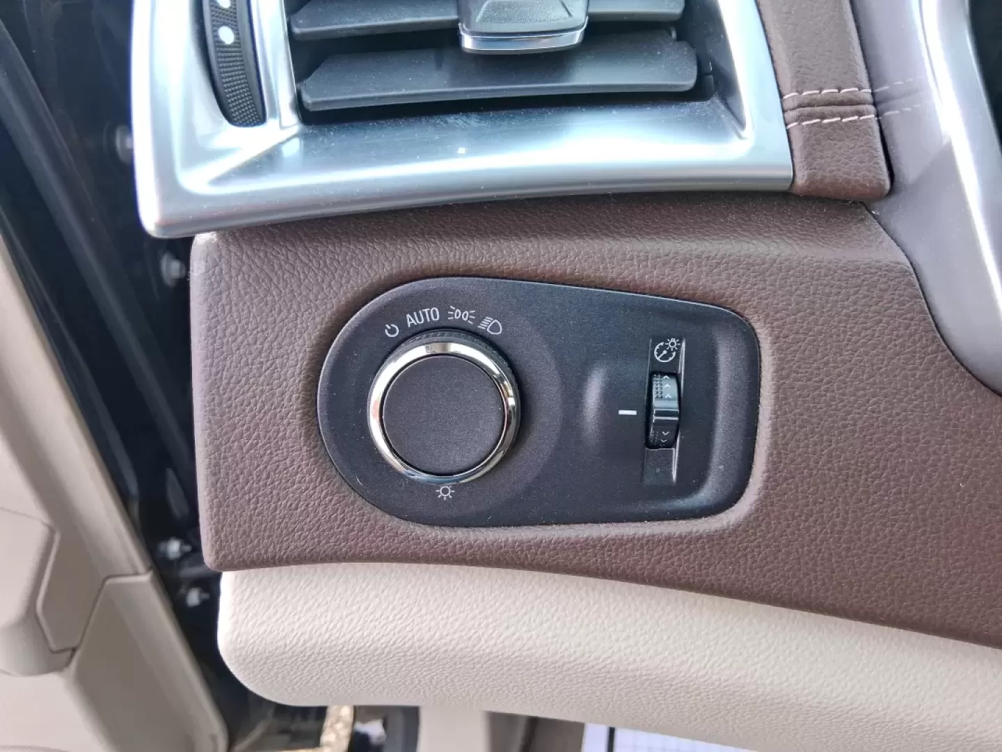 2016 Cadillac SRX Luxury Collection (3GYFNEE32GS) with an 3.6L V-6 gasoline direct injection engine, located at 1099 N County Rd 25A , Troy, OH, 45373, (937) 908-9800, 40.057079, -84.212883 - Picture your next road trip starting in Troy and rolling out past the Great Miami River Trail with everyone comfortable, connected, and confident-no cramped seats, no noisy ride, just smooth power and premium Cadillac style. This 2016 Cadillac SRX Luxury Collection is the kind of SUV that fits real - Photo#17