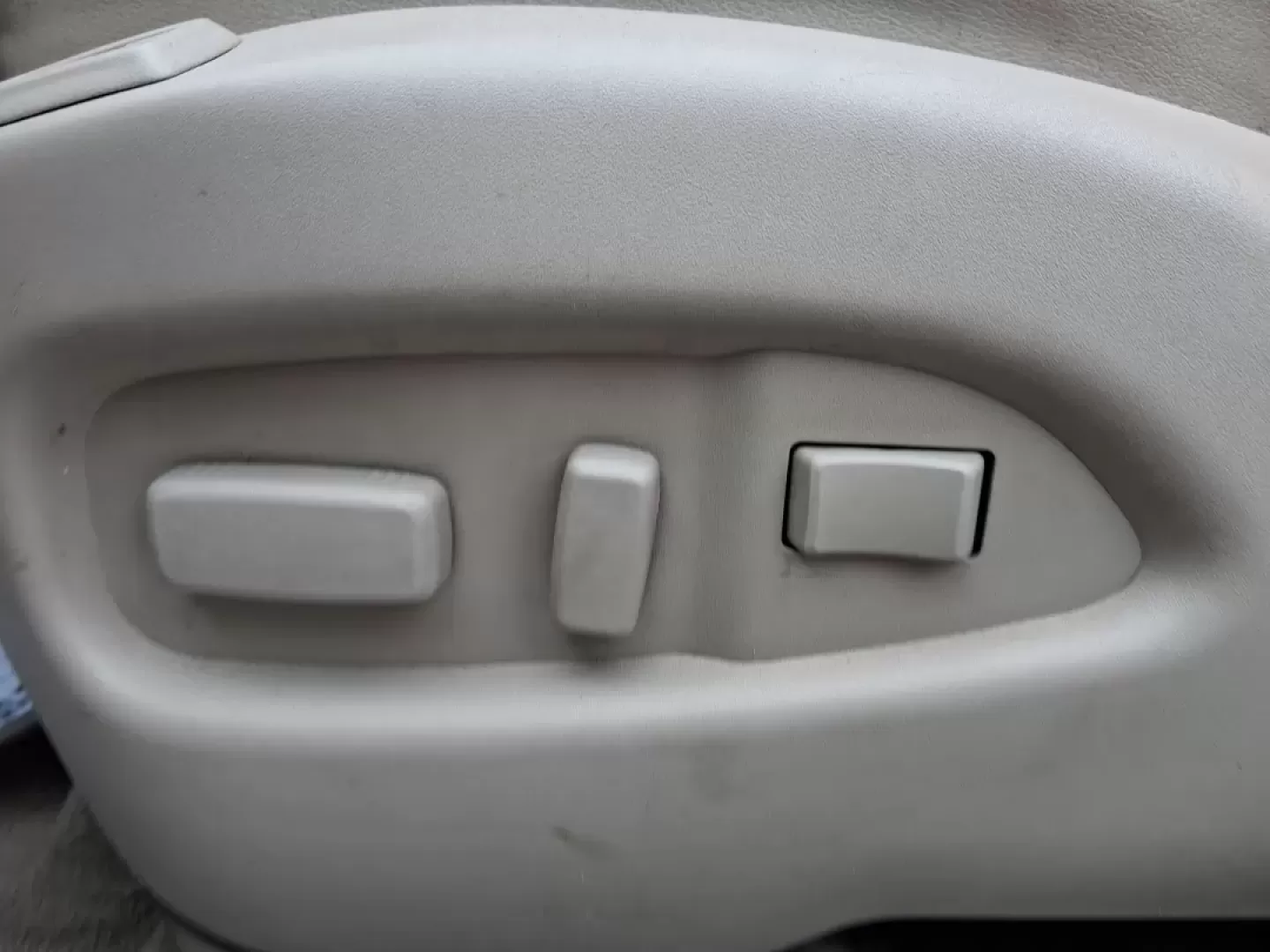 2016 Cadillac SRX Luxury Collection (3GYFNEE32GS) with an 3.6L V-6 gasoline direct injection engine, located at 1099 N County Rd 25A , Troy, OH, 45373, (937) 908-9800, 40.057079, -84.212883 - Picture your next road trip starting in Troy and rolling out past the Great Miami River Trail with everyone comfortable, connected, and confident-no cramped seats, no noisy ride, just smooth power and premium Cadillac style. This 2016 Cadillac SRX Luxury Collection is the kind of SUV that fits real - Photo#18