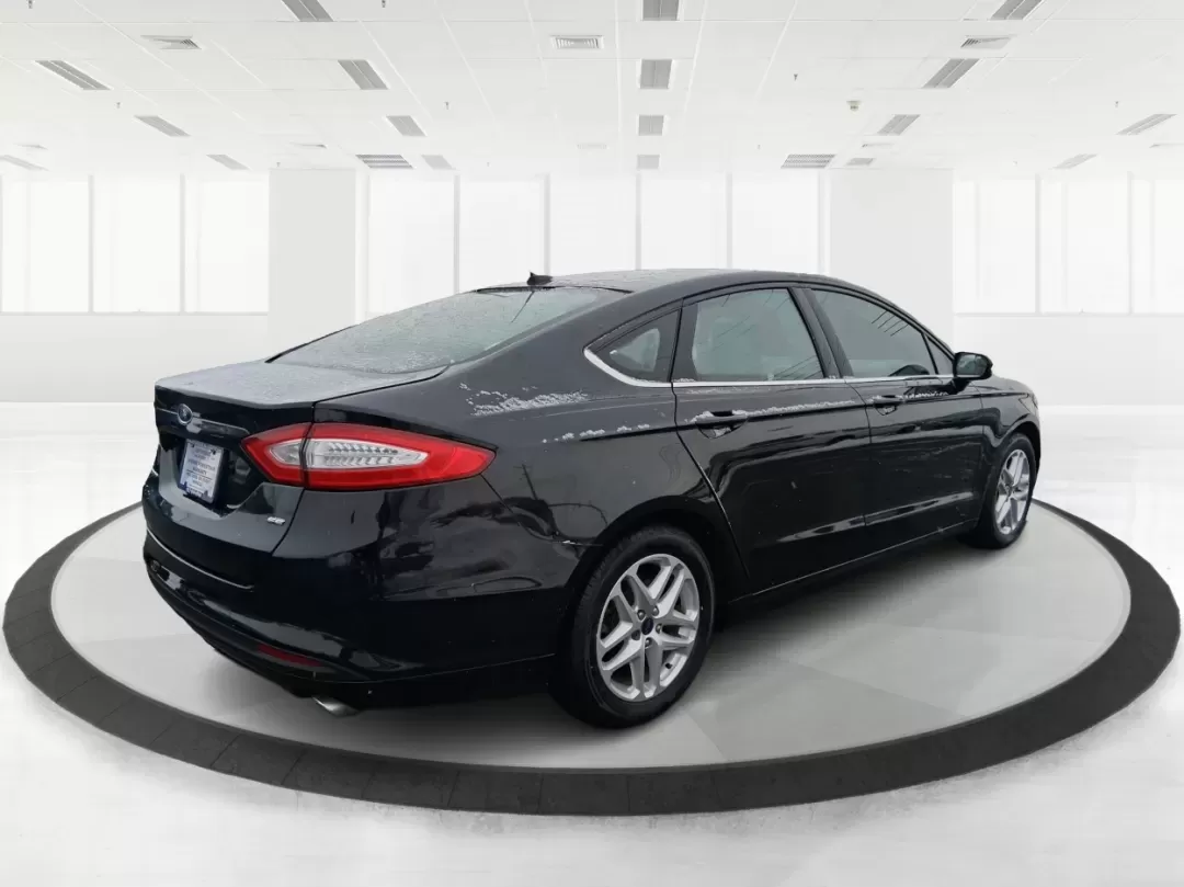 2014 Ford Fusion SE (1FA6P0H77E5) with an 2.5L L4 DOHC 16V engine, Automatic transmission, located at 880 E. National Road, Vandalia, OH, 45377, (937) 908-9800, 39.891918, -84.183594 - Need a dependable sedan for the daily commute up I75, school drop-offs around Vandalia-Butler City Schools, and comfortable weekend drives to the National Museum of the U.S. Air Force? This 2014 Ford Fusion SE is built for real life-smooth on longer stretches of E. National Road, easy to park for er - Photo#2