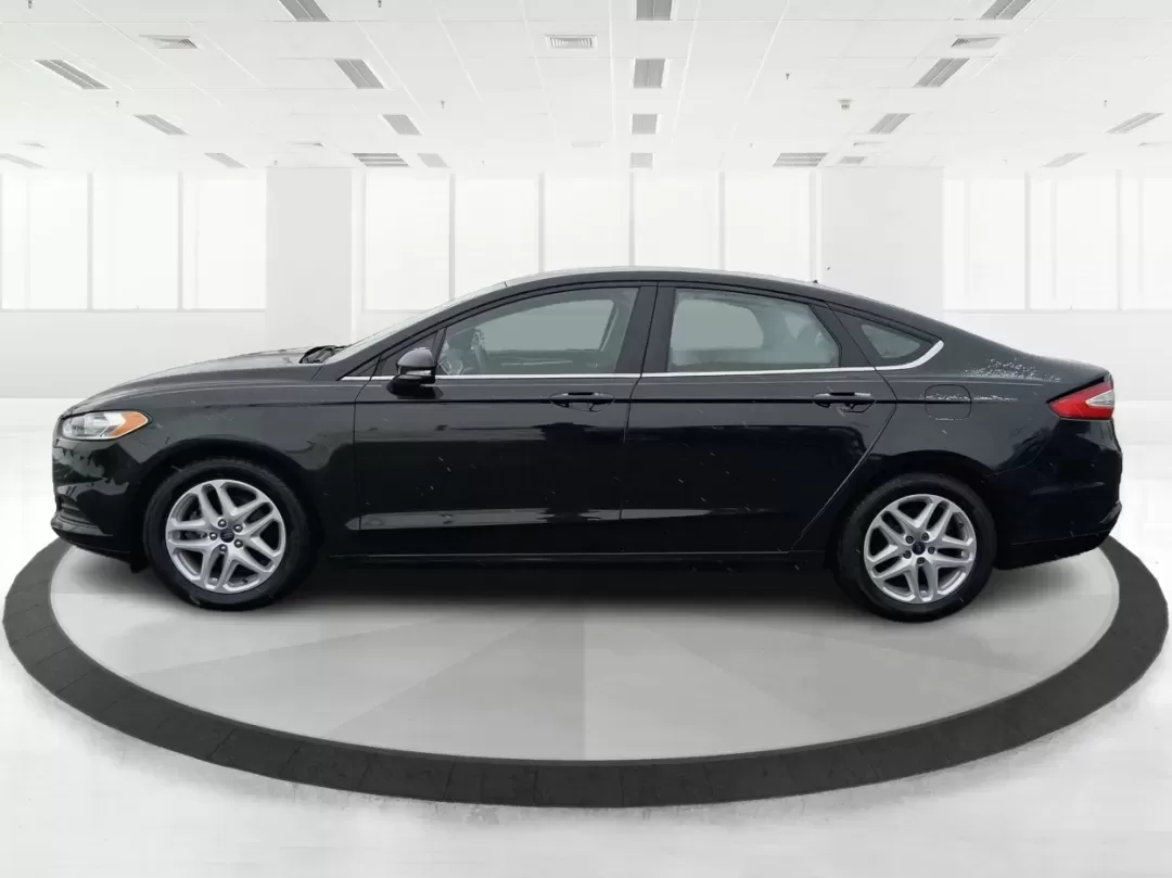 2014 Ford Fusion SE (1FA6P0H77E5) with an 2.5L L4 DOHC 16V engine, Automatic transmission, located at 880 E. National Road, Vandalia, OH, 45377, (937) 908-9800, 39.891918, -84.183594 - Need a dependable sedan for the daily commute up I75, school drop-offs around Vandalia-Butler City Schools, and comfortable weekend drives to the National Museum of the U.S. Air Force? This 2014 Ford Fusion SE is built for real life-smooth on longer stretches of E. National Road, easy to park for er - Photo#5