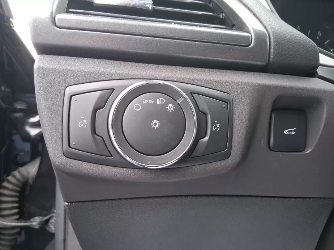 2014 Ford Fusion SE (1FA6P0H77E5) with an 2.5L L4 DOHC 16V engine, Automatic transmission, located at 880 E. National Road, Vandalia, OH, 45377, (937) 908-9800, 39.891918, -84.183594 - Need a dependable sedan for the daily commute up I75, school drop-offs around Vandalia-Butler City Schools, and comfortable weekend drives to the National Museum of the U.S. Air Force? This 2014 Ford Fusion SE is built for real life-smooth on longer stretches of E. National Road, easy to park for er - Photo#18