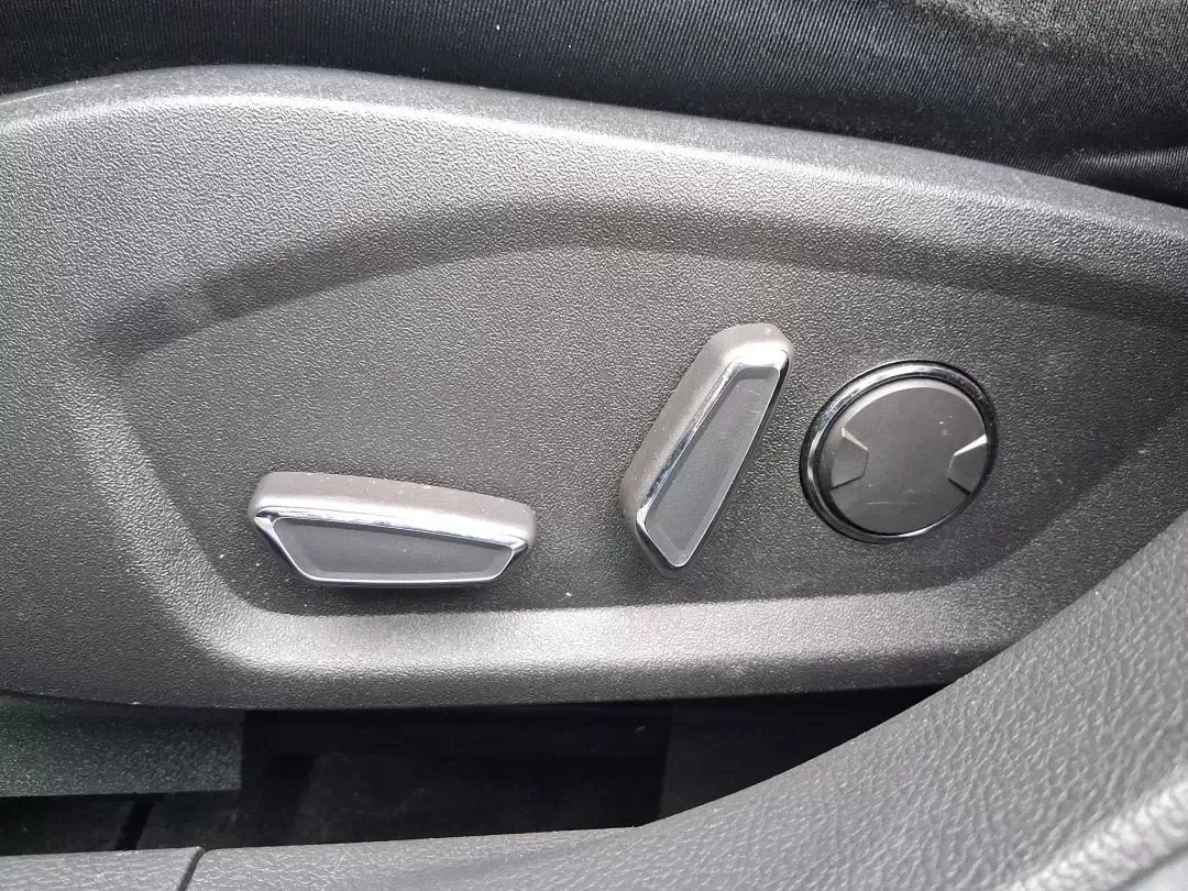 2014 Ford Fusion SE (1FA6P0H77E5) with an 2.5L L4 DOHC 16V engine, Automatic transmission, located at 880 E. National Road, Vandalia, OH, 45377, (937) 908-9800, 39.891918, -84.183594 - Need a dependable sedan for the daily commute up I75, school drop-offs around Vandalia-Butler City Schools, and comfortable weekend drives to the National Museum of the U.S. Air Force? This 2014 Ford Fusion SE is built for real life-smooth on longer stretches of E. National Road, easy to park for er - Photo#19