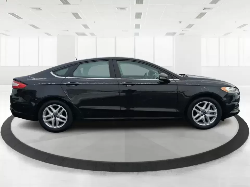 2014 Ford Fusion SE (1FA6P0H77E5) with an 2.5L L4 DOHC 16V engine, Automatic transmission, located at 1230 East Main St, Xenia, OH, 45385, (937) 908-9800, 39.688026, -83.910172 - Need a dependable sedan for the daily commute up I75, school drop-offs around Vandalia-Butler City Schools, and comfortable weekend drives to the National Museum of the U.S. Air Force? This 2014 Ford Fusion SE is built for real life-smooth on longer stretches of E. National Road, easy to park for er - Photo#1