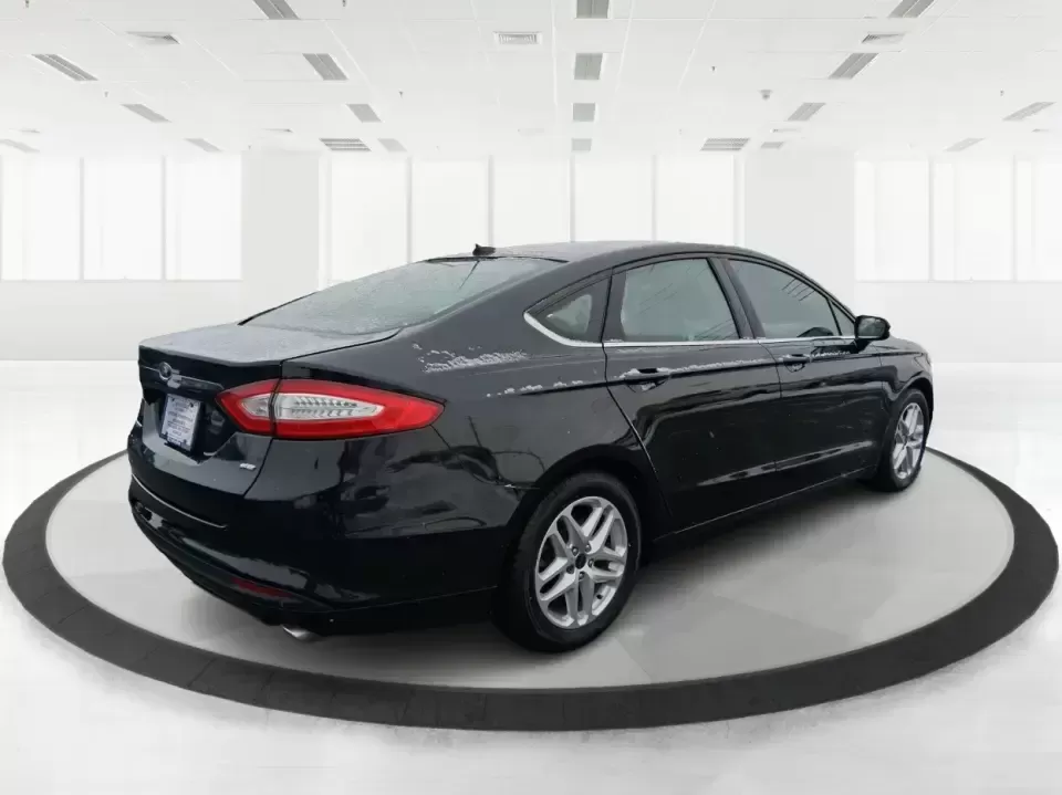 2014 Ford Fusion SE (1FA6P0H77E5) with an 2.5L L4 DOHC 16V engine, Automatic transmission, located at 1230 East Main St, Xenia, OH, 45385, (937) 908-9800, 39.688026, -83.910172 - Need a dependable sedan for the daily commute up I75, school drop-offs around Vandalia-Butler City Schools, and comfortable weekend drives to the National Museum of the U.S. Air Force? This 2014 Ford Fusion SE is built for real life-smooth on longer stretches of E. National Road, easy to park for er - Photo#2