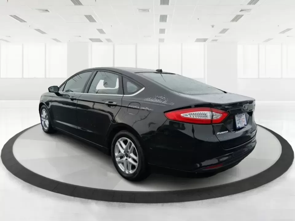 2014 Ford Fusion SE (1FA6P0H77E5) with an 2.5L L4 DOHC 16V engine, Automatic transmission, located at 1230 East Main St, Xenia, OH, 45385, (937) 908-9800, 39.688026, -83.910172 - Need a dependable sedan for the daily commute up I75, school drop-offs around Vandalia-Butler City Schools, and comfortable weekend drives to the National Museum of the U.S. Air Force? This 2014 Ford Fusion SE is built for real life-smooth on longer stretches of E. National Road, easy to park for er - Photo#4