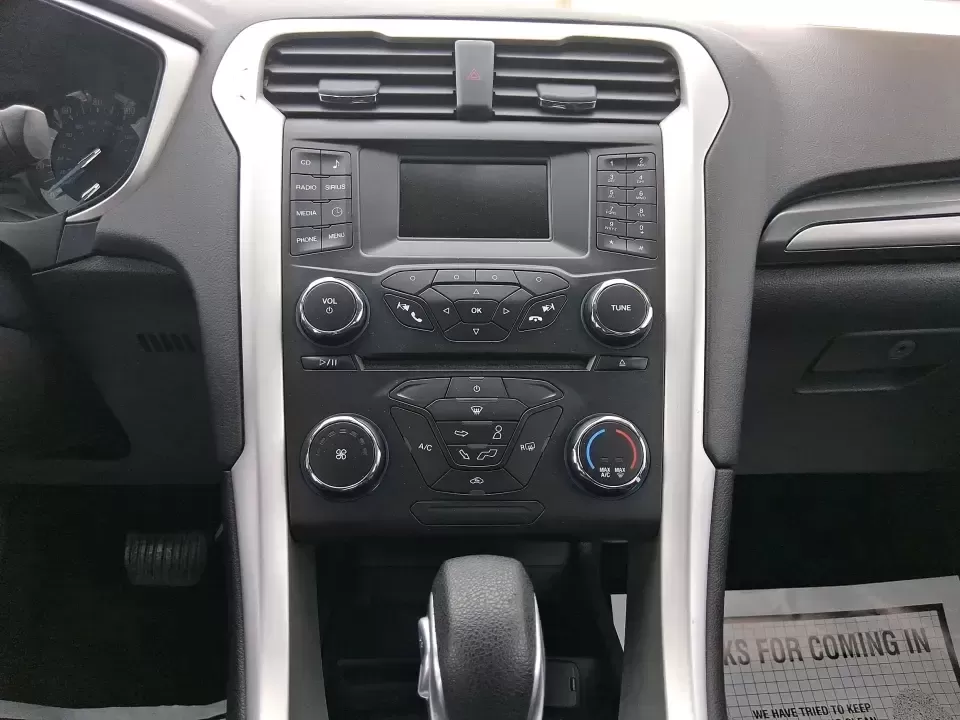 2014 Ford Fusion SE (1FA6P0H77E5) with an 2.5L L4 DOHC 16V engine, Automatic transmission, located at 1230 East Main St, Xenia, OH, 45385, (937) 908-9800, 39.688026, -83.910172 - Need a dependable sedan for the daily commute up I75, school drop-offs around Vandalia-Butler City Schools, and comfortable weekend drives to the National Museum of the U.S. Air Force? This 2014 Ford Fusion SE is built for real life-smooth on longer stretches of E. National Road, easy to park for er - Photo#14