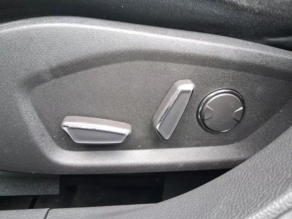 2014 Ford Fusion SE (1FA6P0H77E5) with an 2.5L L4 DOHC 16V engine, Automatic transmission, located at 1230 East Main St, Xenia, OH, 45385, (937) 908-9800, 39.688026, -83.910172 - Need a dependable sedan for the daily commute up I75, school drop-offs around Vandalia-Butler City Schools, and comfortable weekend drives to the National Museum of the U.S. Air Force? This 2014 Ford Fusion SE is built for real life-smooth on longer stretches of E. National Road, easy to park for er - Photo#19