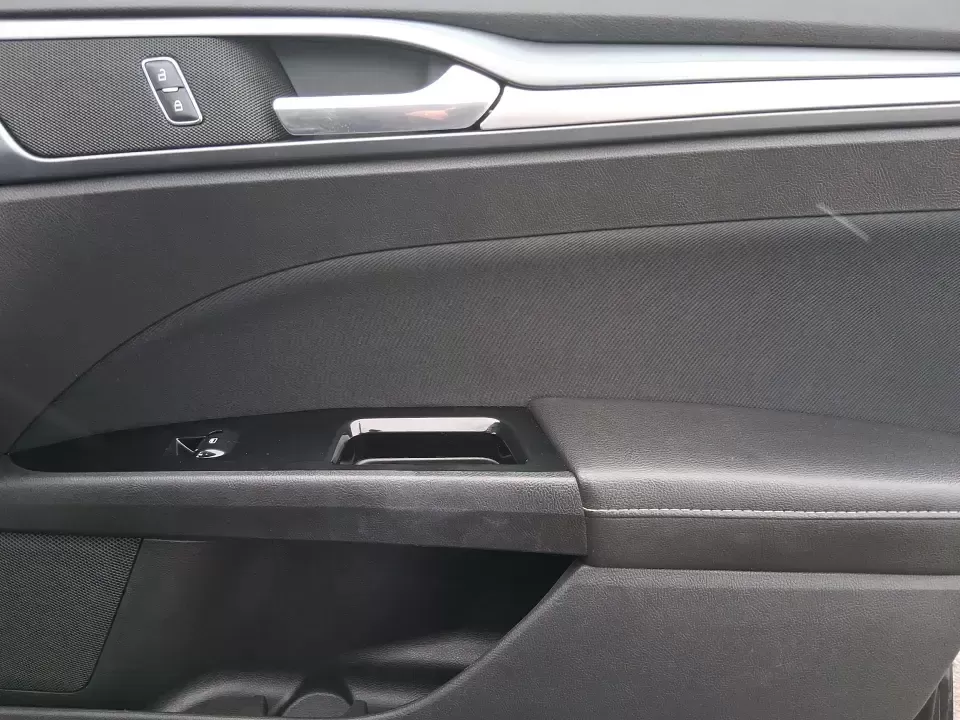 2014 Ford Fusion SE (1FA6P0H77E5) with an 2.5L L4 DOHC 16V engine, Automatic transmission, located at 1230 East Main St, Xenia, OH, 45385, (937) 908-9800, 39.688026, -83.910172 - Need a dependable sedan for the daily commute up I75, school drop-offs around Vandalia-Butler City Schools, and comfortable weekend drives to the National Museum of the U.S. Air Force? This 2014 Ford Fusion SE is built for real life-smooth on longer stretches of E. National Road, easy to park for er - Photo#21