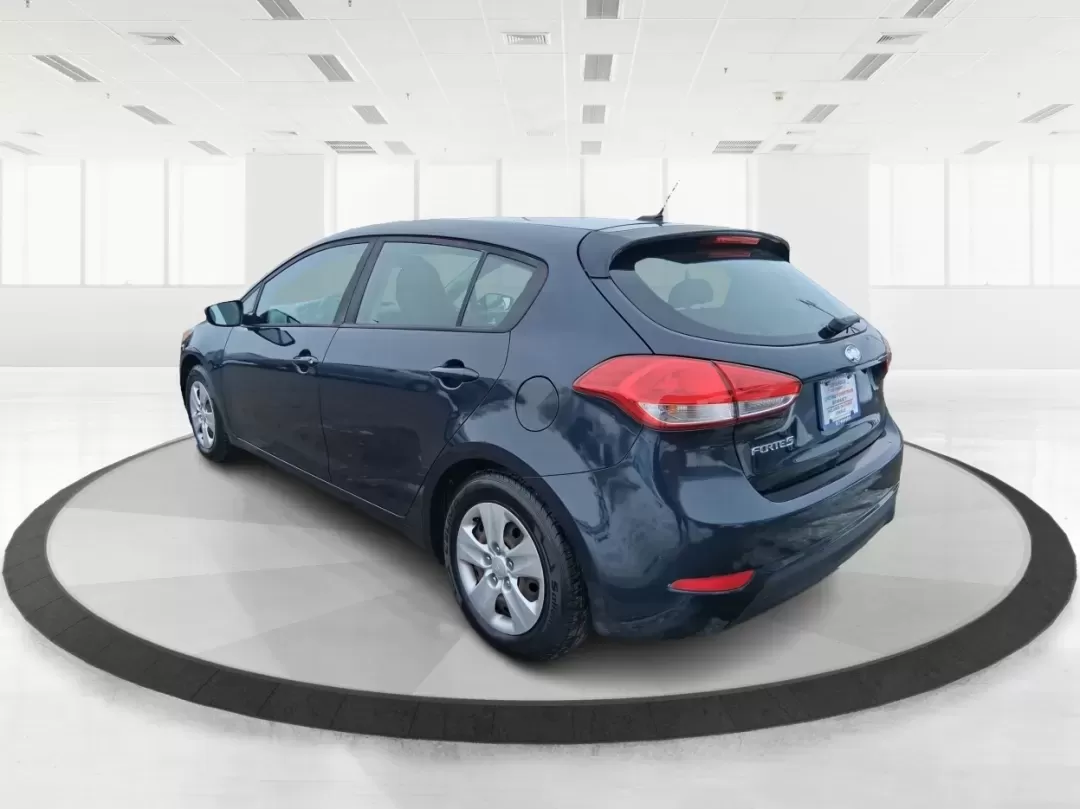 2018 Kia Forte LX (KNAFK5A89J5) with an 2L I-4 DOHC engine, 6A transmission, located at 1951 S Dayton Lakeview Rd., New Carlisle, OH, 45344, (937) 908-9800, 39.890999, -84.050255 - Need a smart, budget-friendly ride that can handle daily commutes to Dayton, quick grocery runs, and spontaneous weekend trips without feeling cramped? This 2018 Kia Forte LX Hatchback in Gravity Blue is built for real-life driving in and around New Carlisle-easy to park, efficient to live with, and - Photo#4