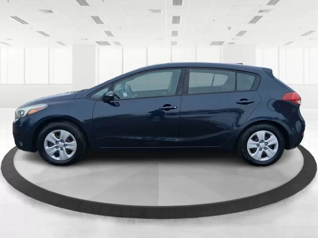 2018 Kia Forte LX (KNAFK5A89J5) with an 2L I-4 DOHC engine, 6A transmission, located at 1951 S Dayton Lakeview Rd., New Carlisle, OH, 45344, (937) 908-9800, 39.890999, -84.050255 - Need a smart, budget-friendly ride that can handle daily commutes to Dayton, quick grocery runs, and spontaneous weekend trips without feeling cramped? This 2018 Kia Forte LX Hatchback in Gravity Blue is built for real-life driving in and around New Carlisle-easy to park, efficient to live with, and - Photo#5