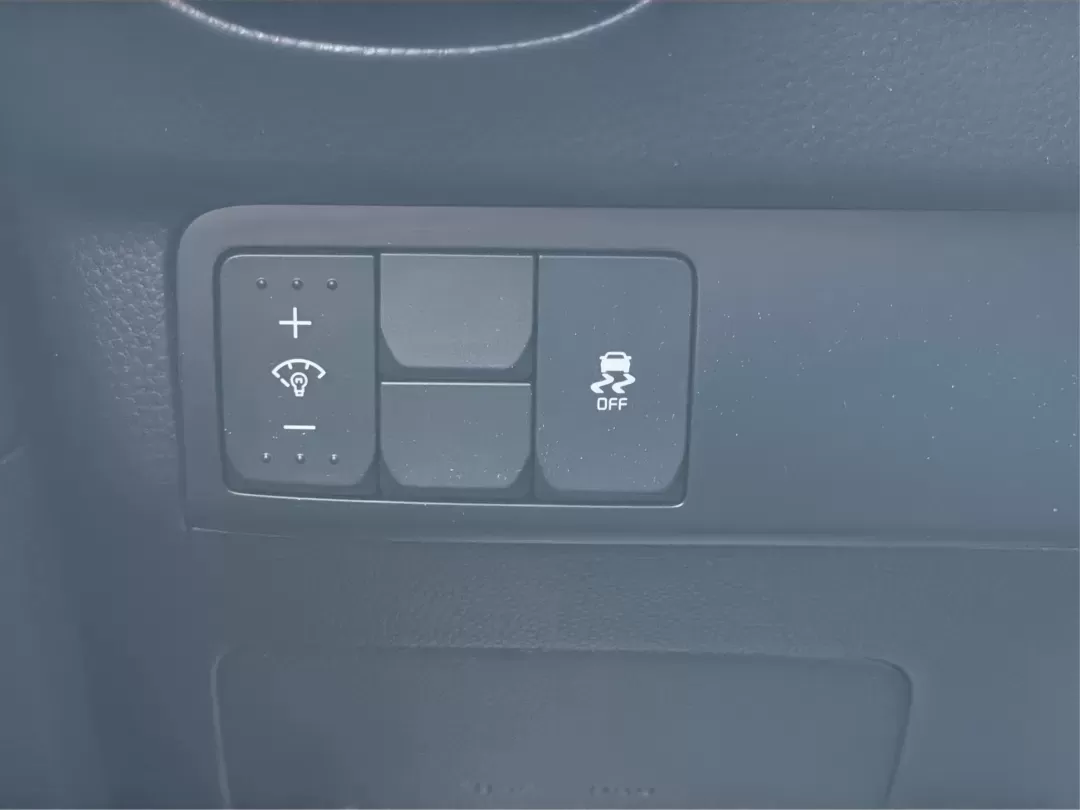 2018 Kia Soul Base (KNDJN2A22J7) with an 1.6L L4 DOHC 16V engine, 6M transmission, located at 1184 Kauffman Ave, Fairborn, OH, 45324, (937) 908-9800, 39.807072, -84.030914 - Need a practical daily driver that can handle the school run, the work commute, and spontaneous weekend trips without draining your budget? This 2018 Kia Soul Base in sleek Gray is the kind of easy-to-live-with hatchback that fits real life in Fairborn-roomy for friends or family, simple to park dow - Photo#16